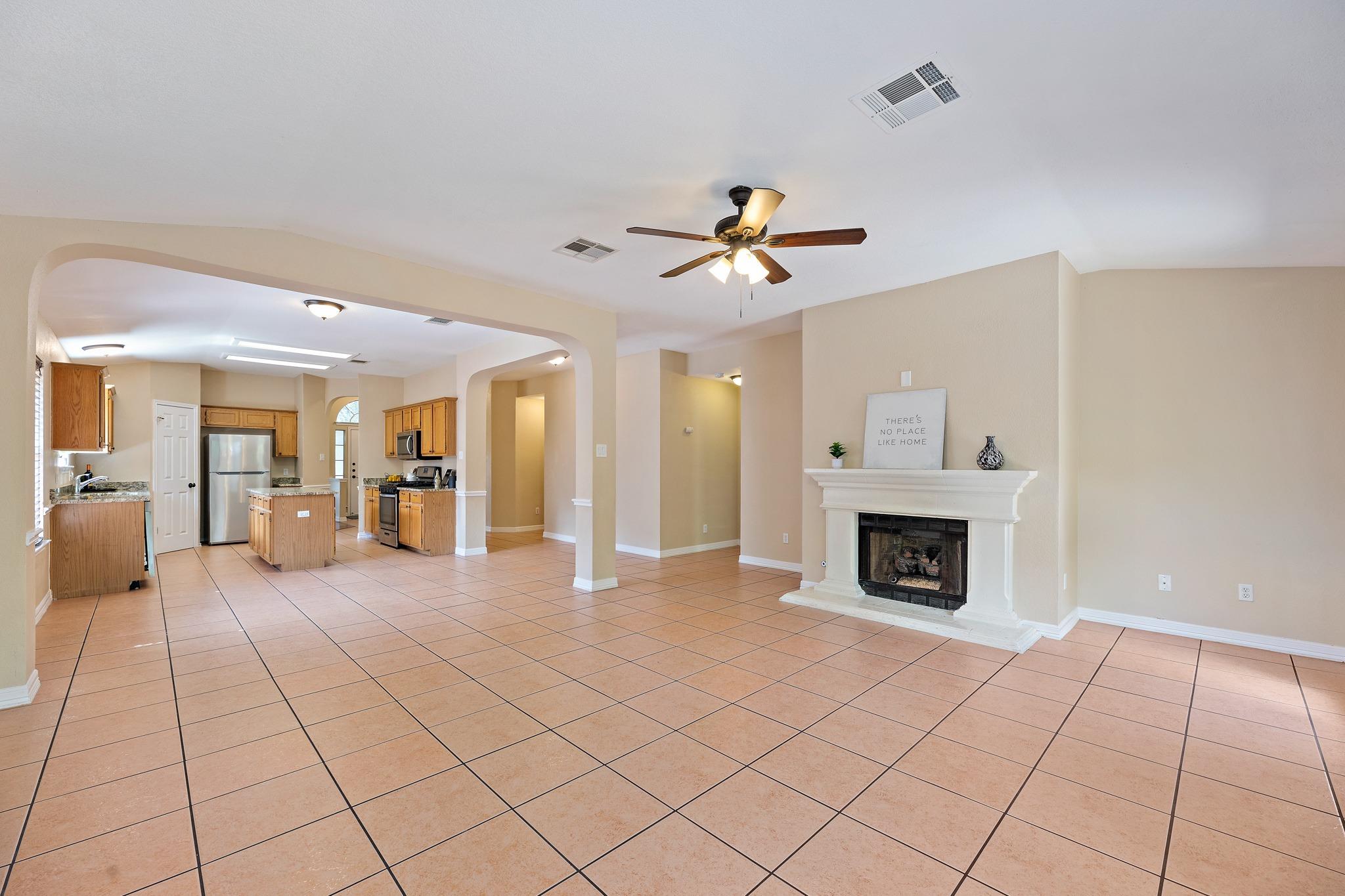 1208 Lochaline Loop Property Photo 8