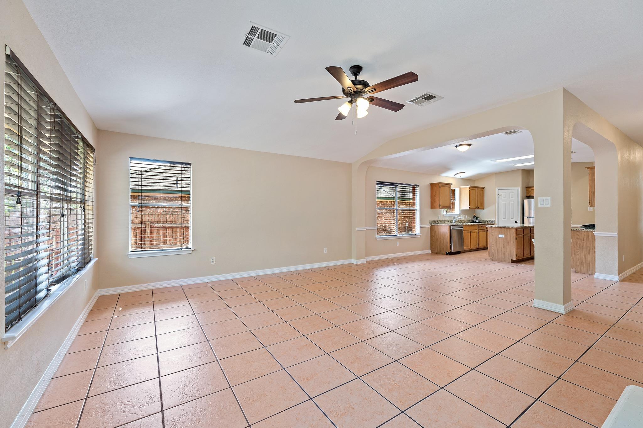 1208 Lochaline Loop Property Photo 9