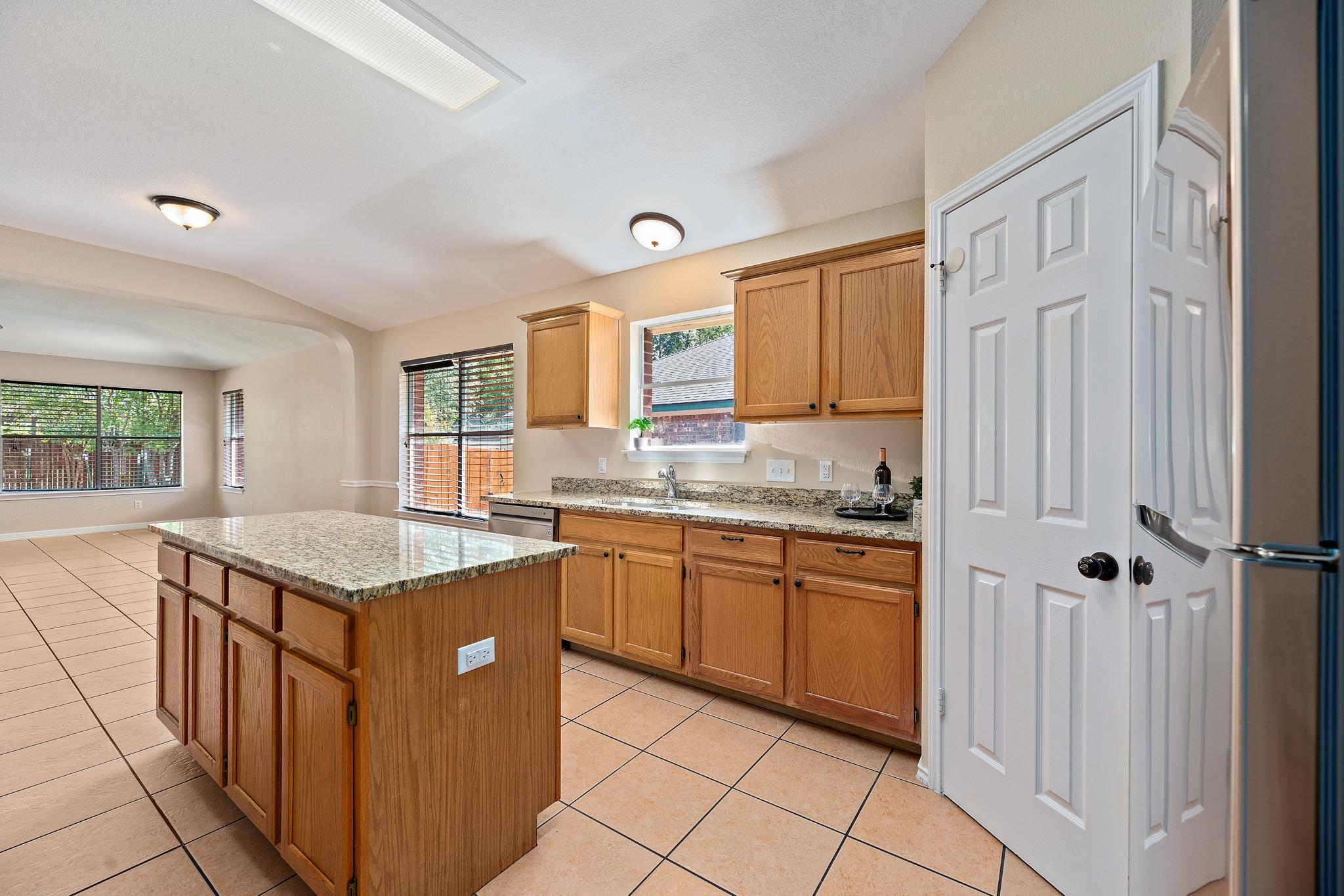 1208 Lochaline Loop Property Photo 11