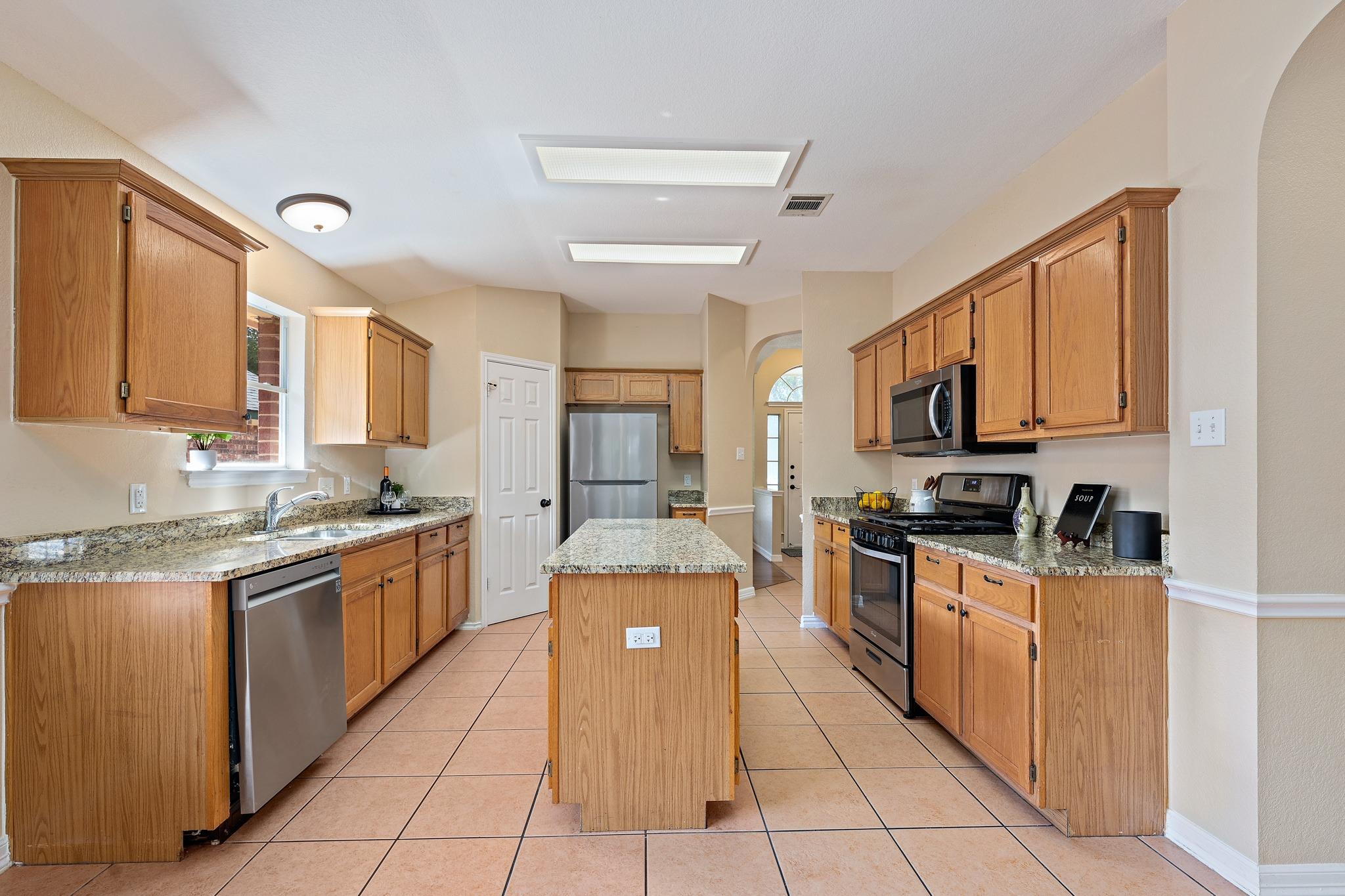1208 Lochaline Loop Property Photo 12