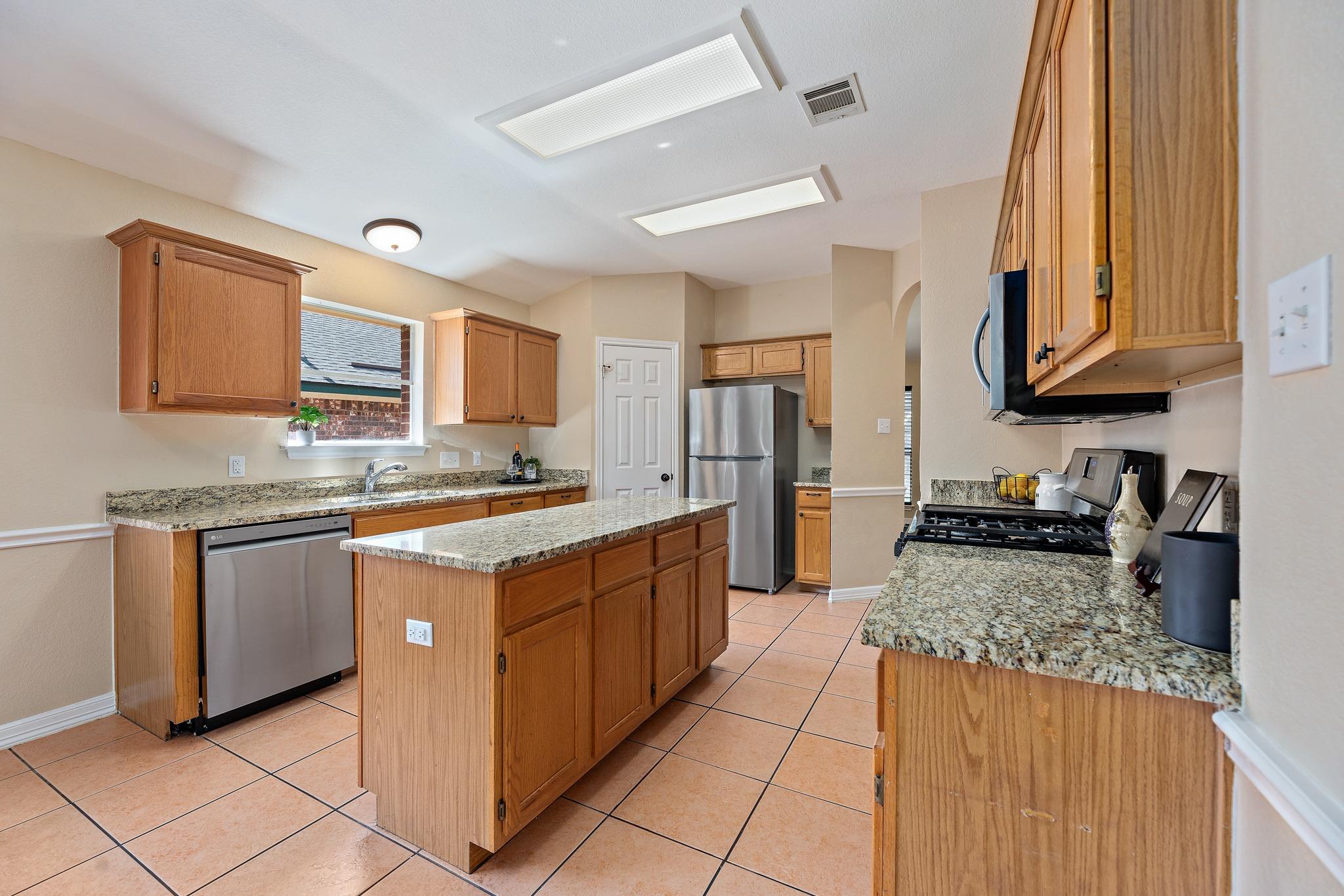 1208 Lochaline Loop Property Photo 13