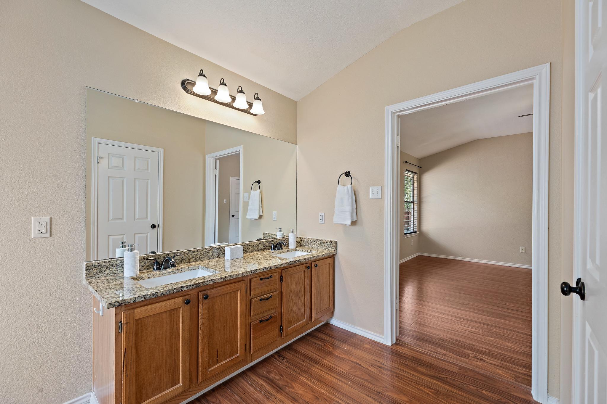 1208 Lochaline Loop Property Photo 23