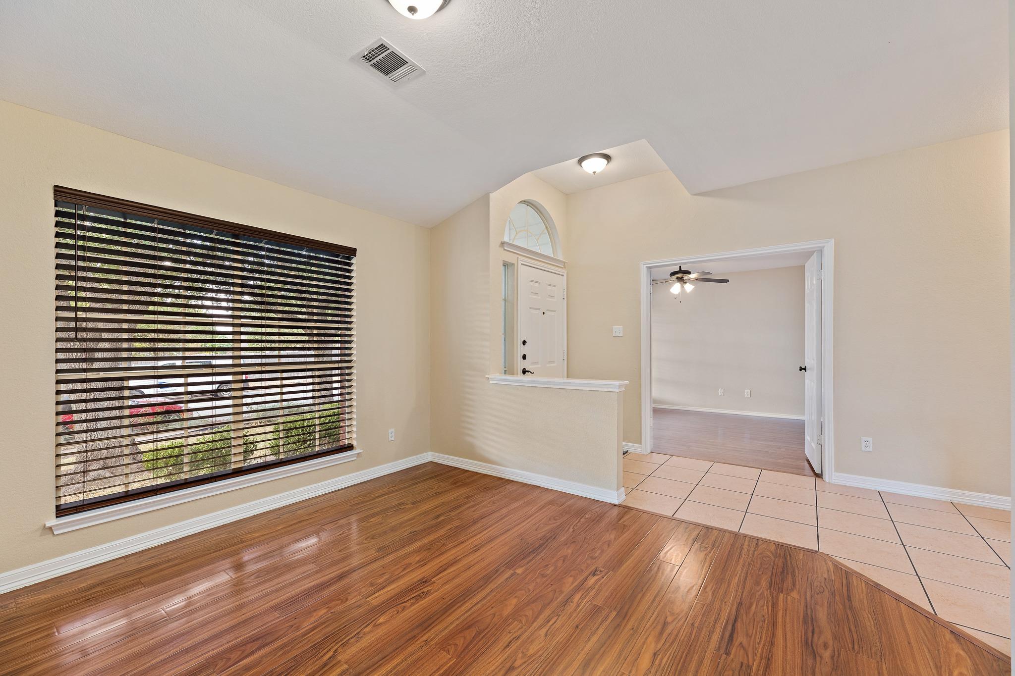 1208 Lochaline Loop Property Photo 26