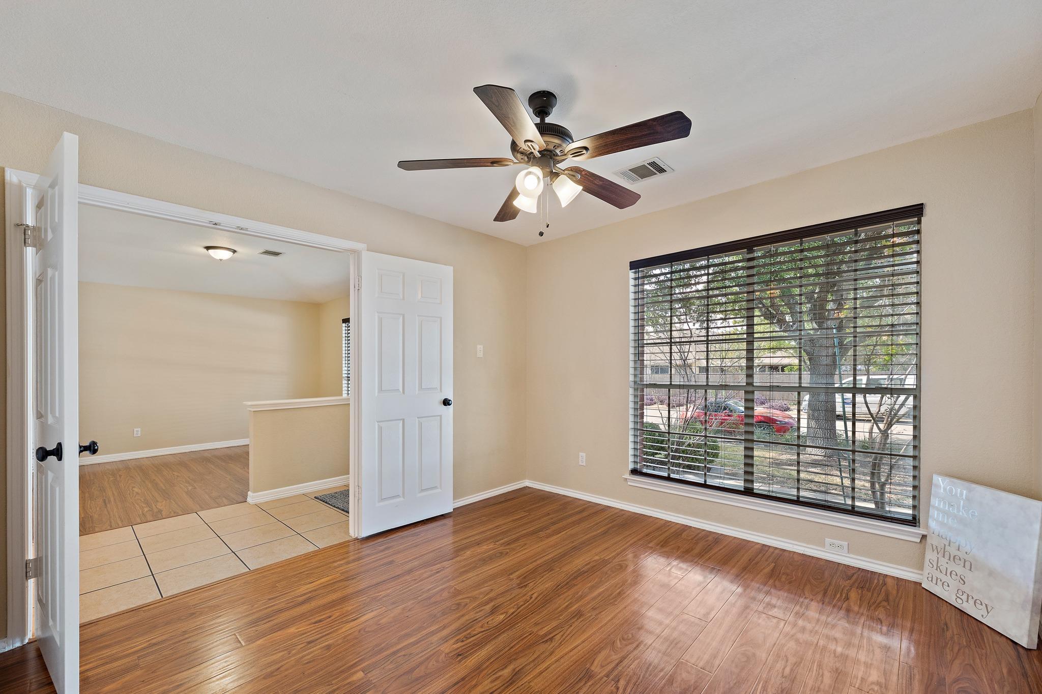 1208 Lochaline Loop Property Photo 27