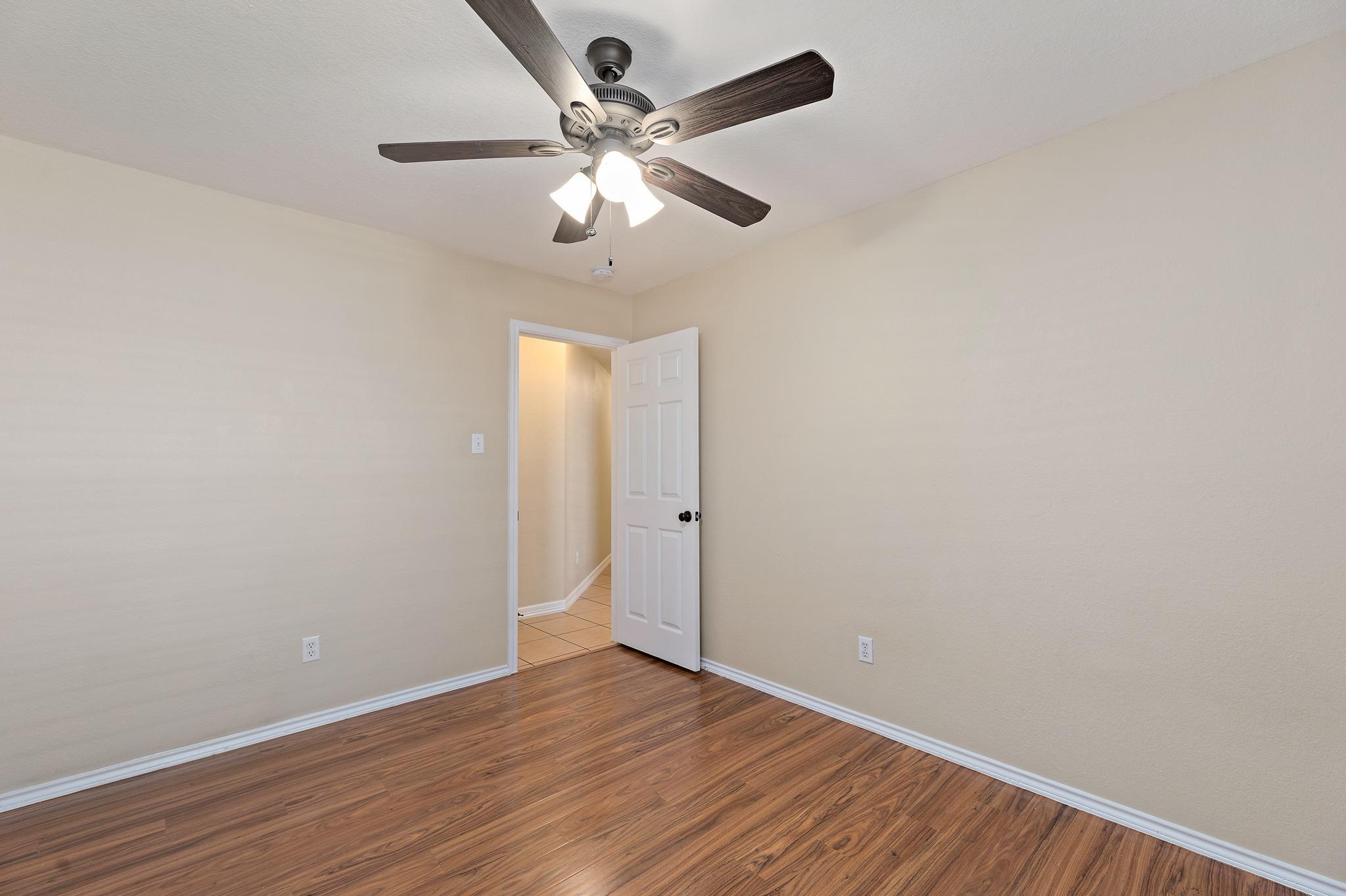 1208 Lochaline Loop Property Photo 34