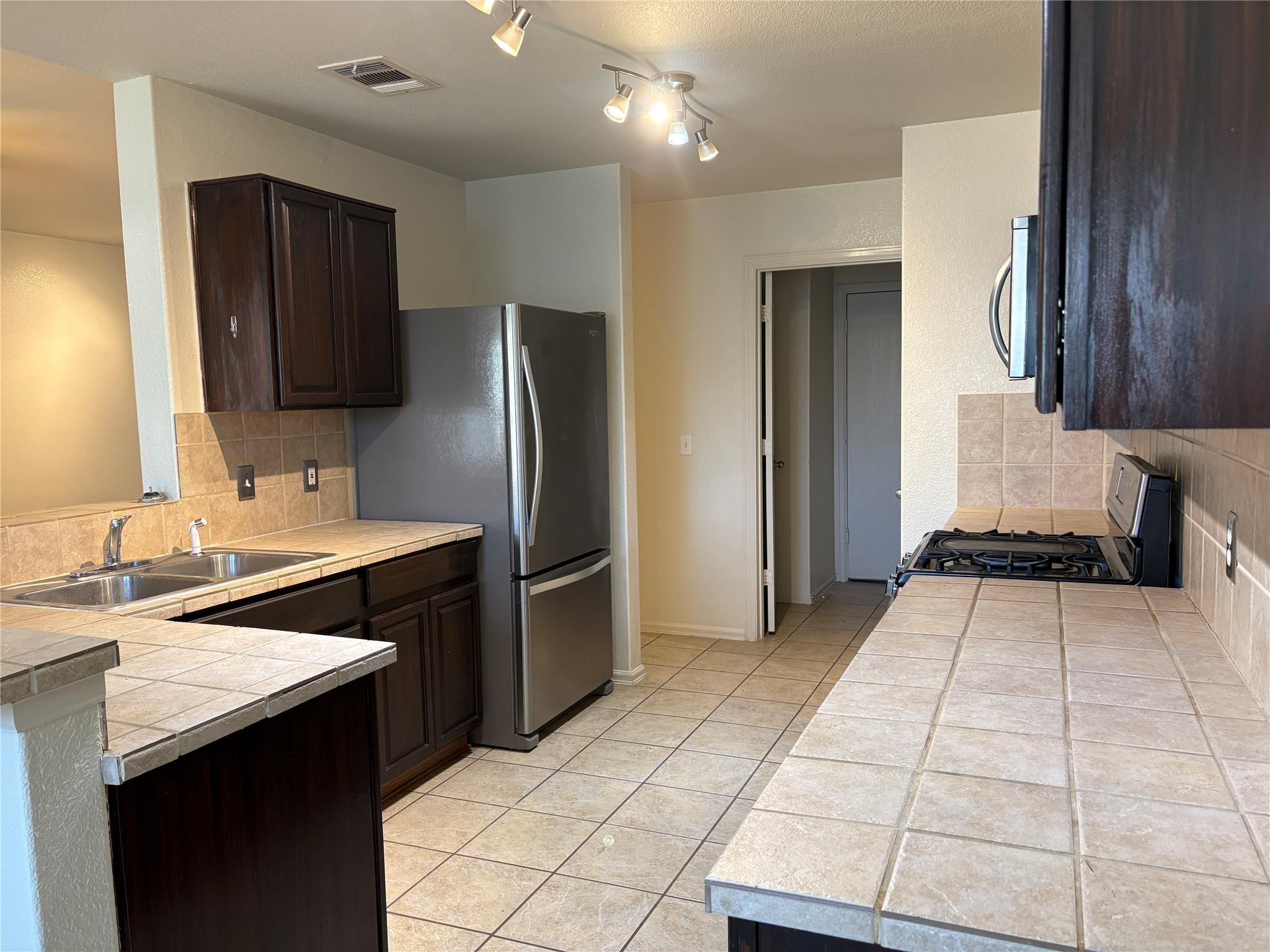 125 Camelia Pkwy Property Photo 6
