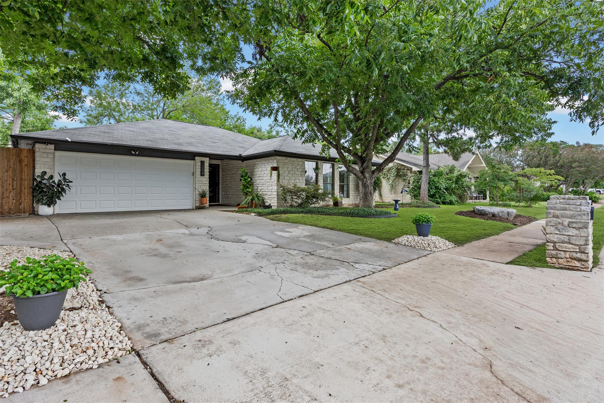 7208 Reaburn St Property Photo 3