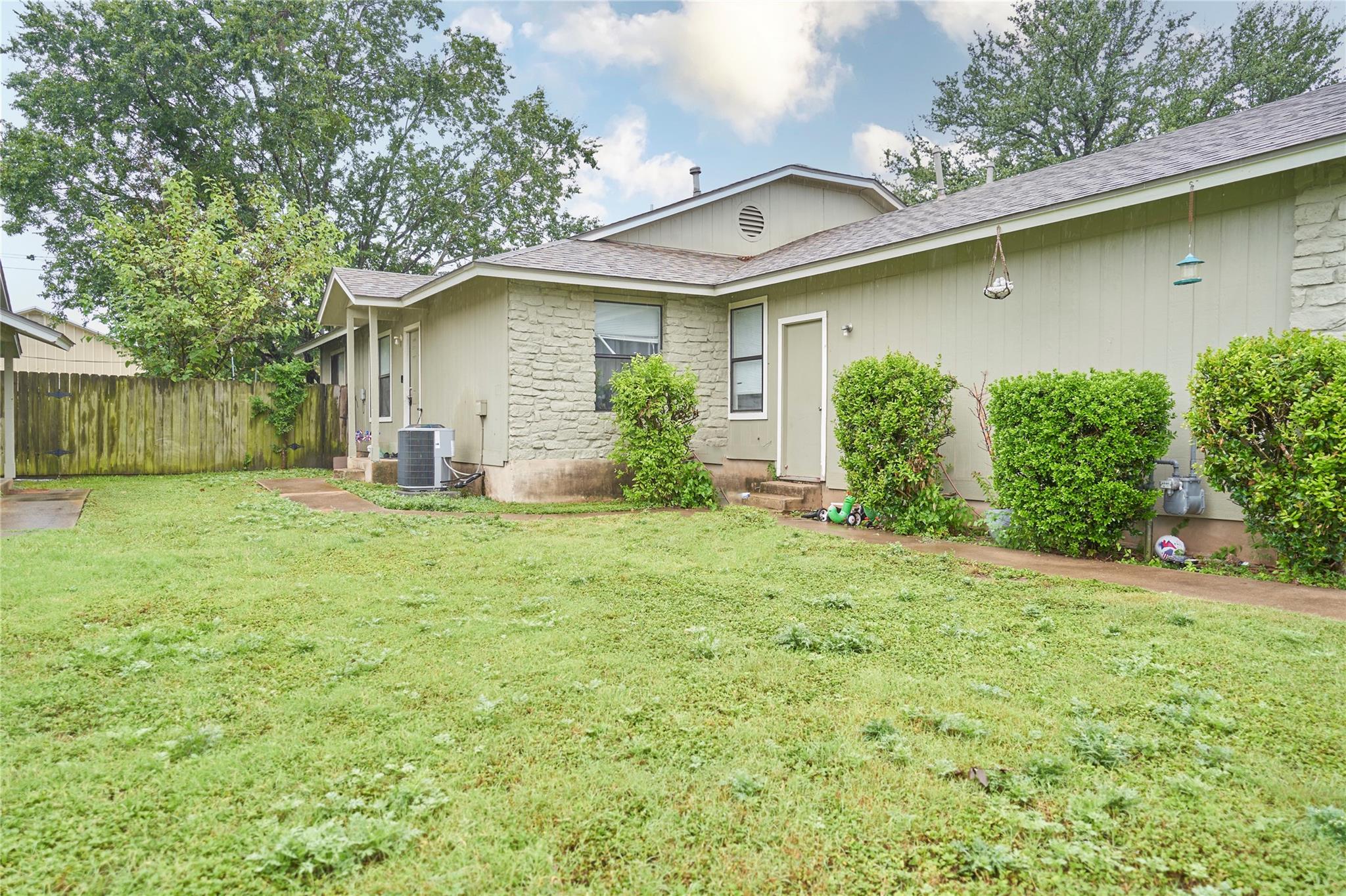 16003 Stoneham Cir Property Photo 1