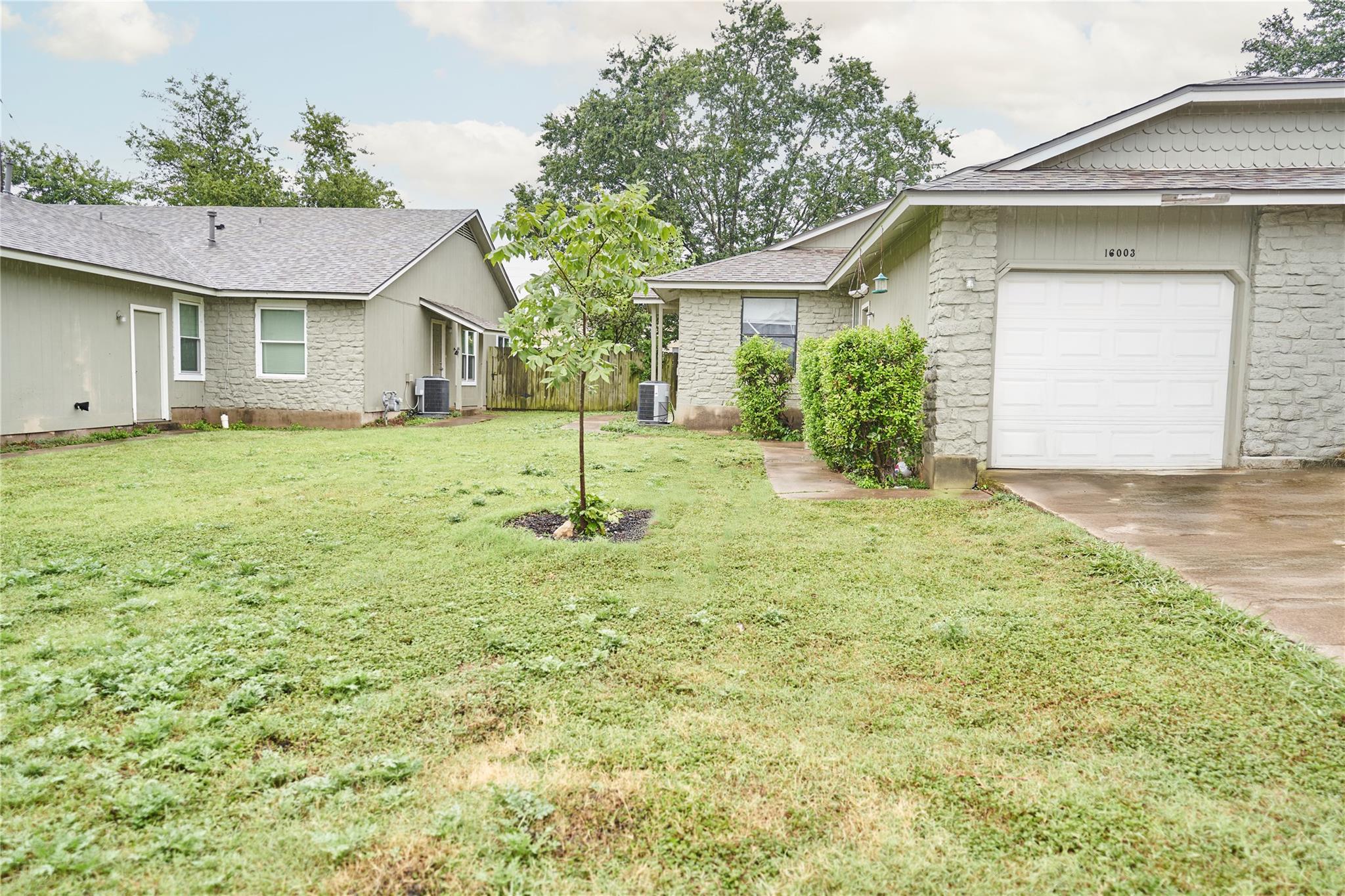 16003 Stoneham Cir Property Photo 2