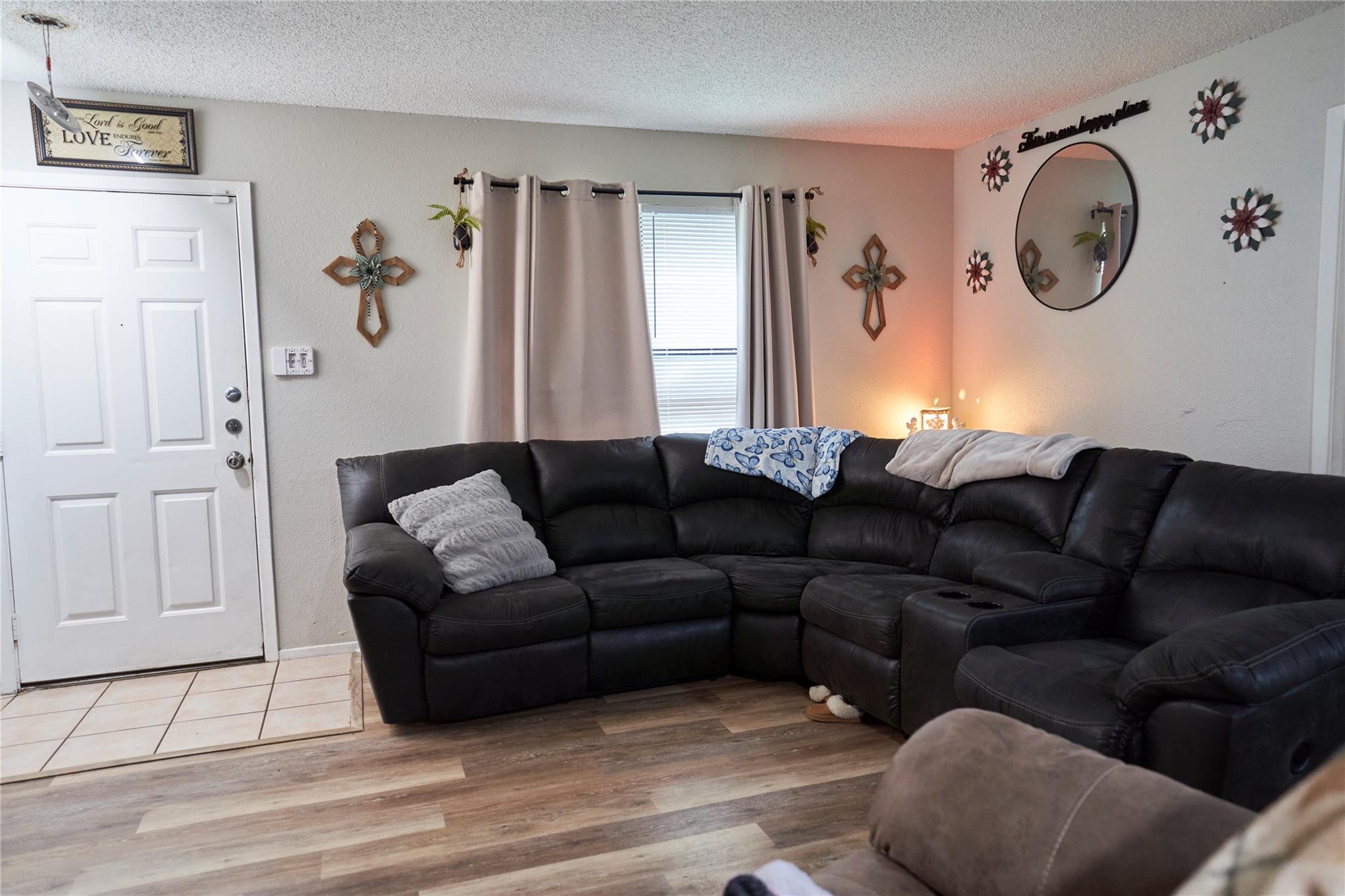 16003 Stoneham Cir Property Photo 6