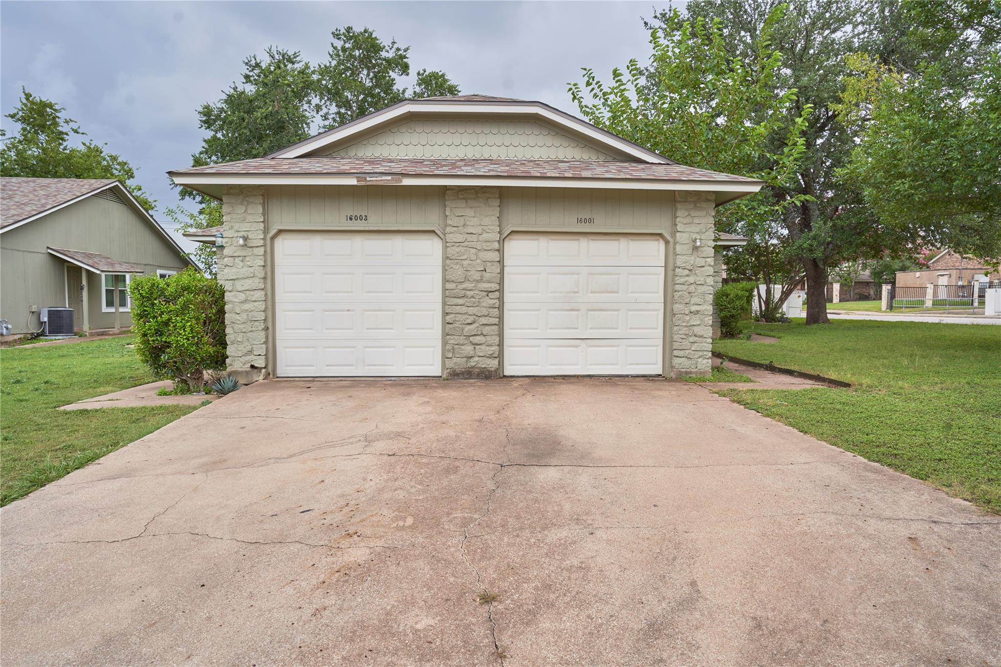 16003 Stoneham Cir Property Photo 14