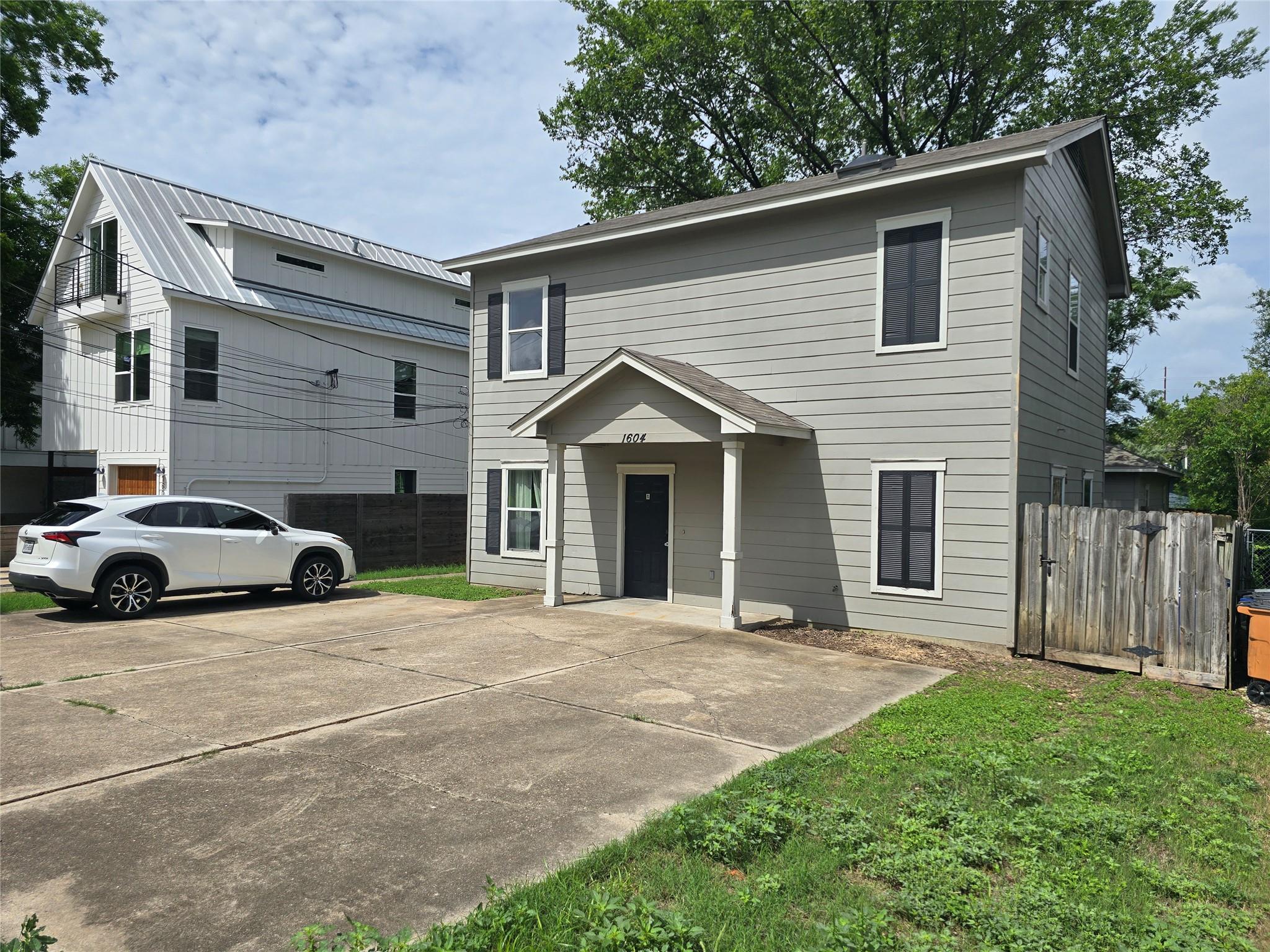 1604 Singleton Ave #a Property Photo 3