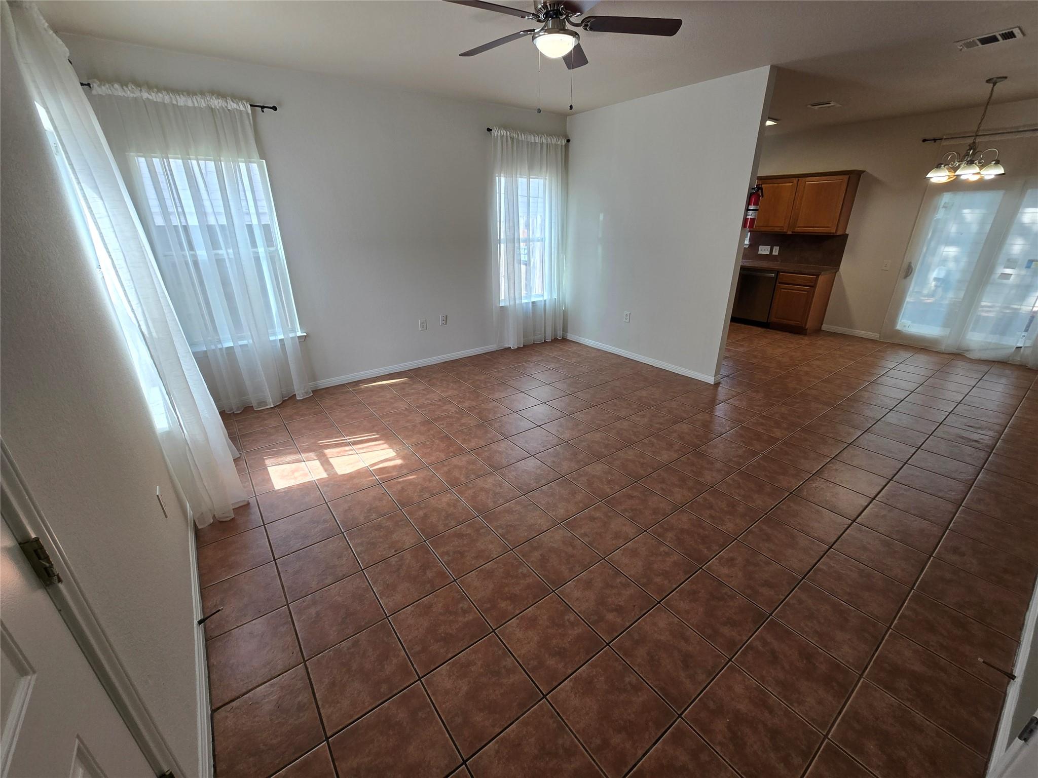 1604 Singleton Ave #a Property Photo 4