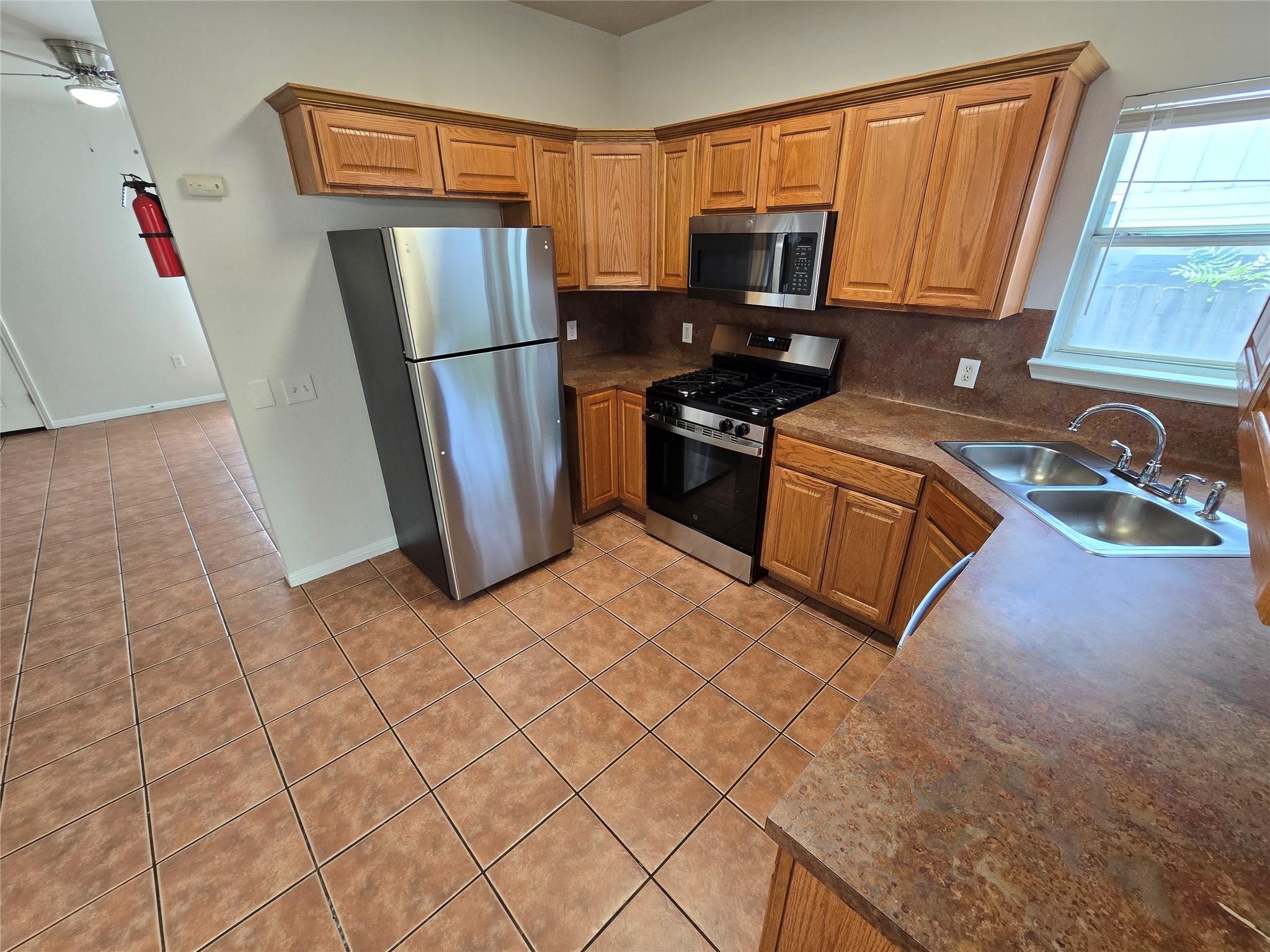 1604 Singleton Ave #a Property Photo 8