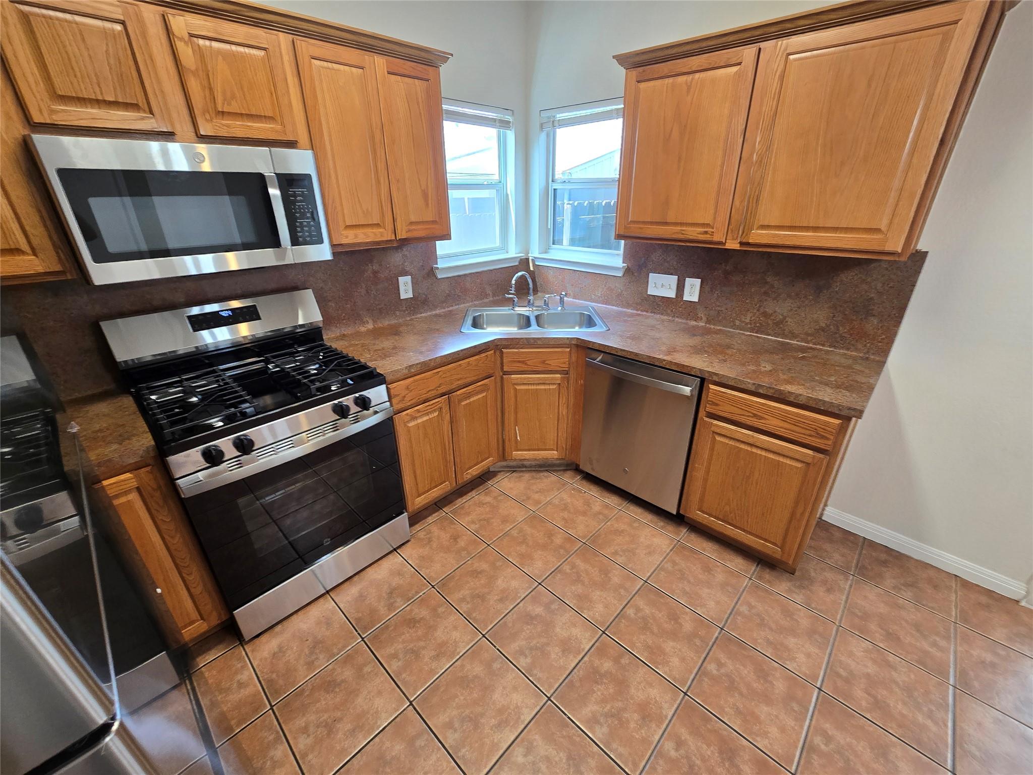 1604 Singleton Ave #a Property Photo 9