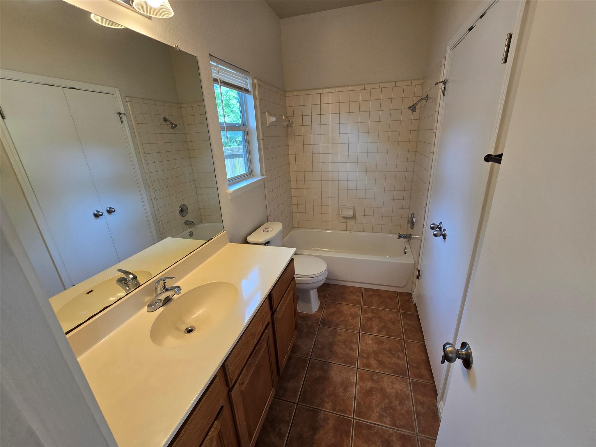 1604 Singleton Ave #a Property Photo 15
