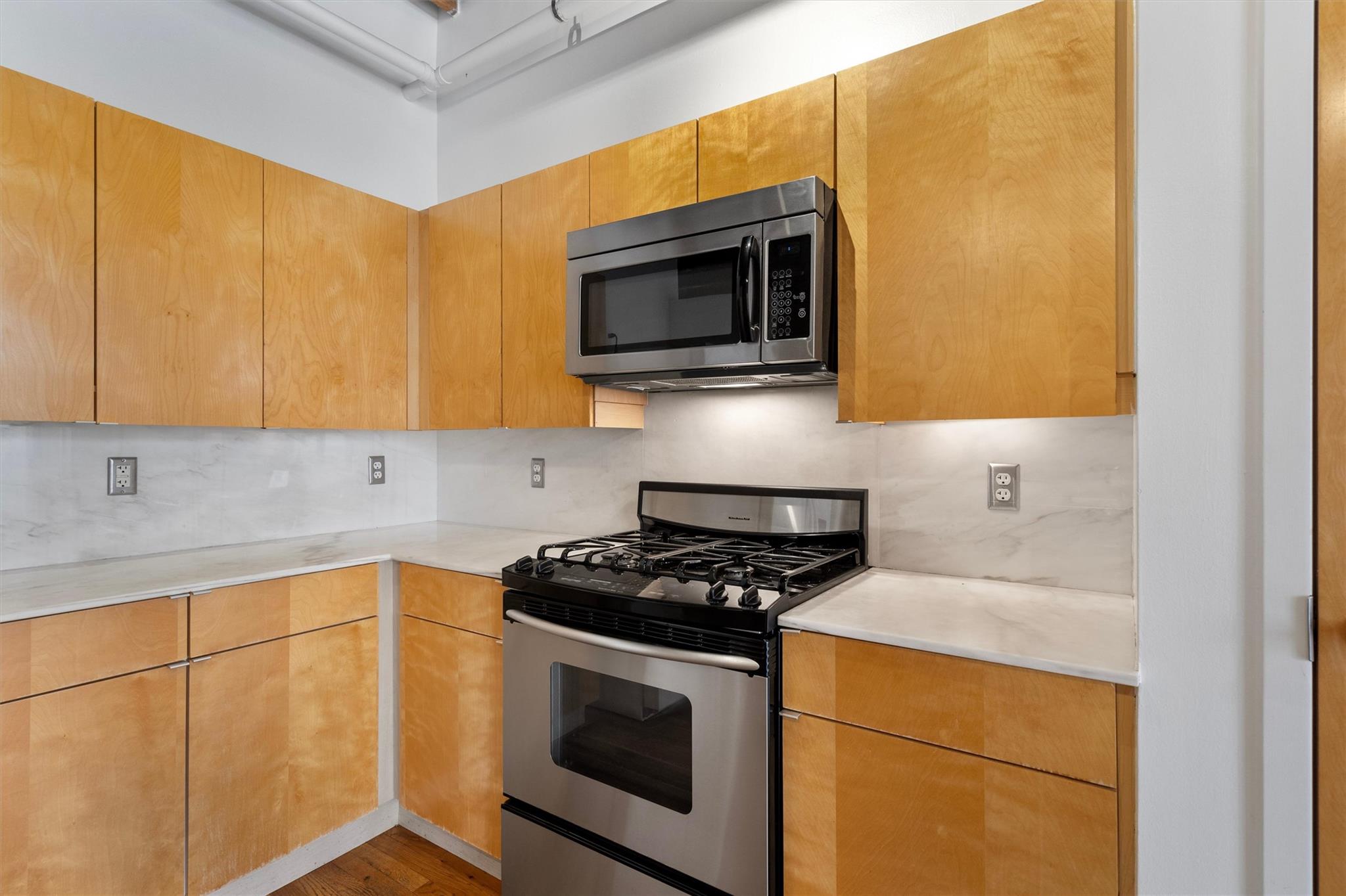 411 Brazos St #206 Property Photo 4
