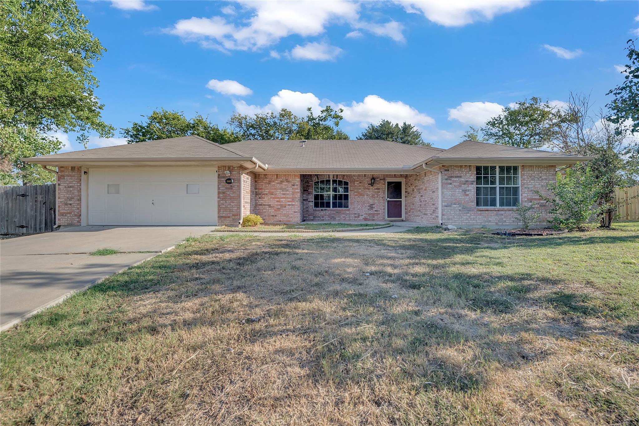 4006 Fox Trail Property Photo 2