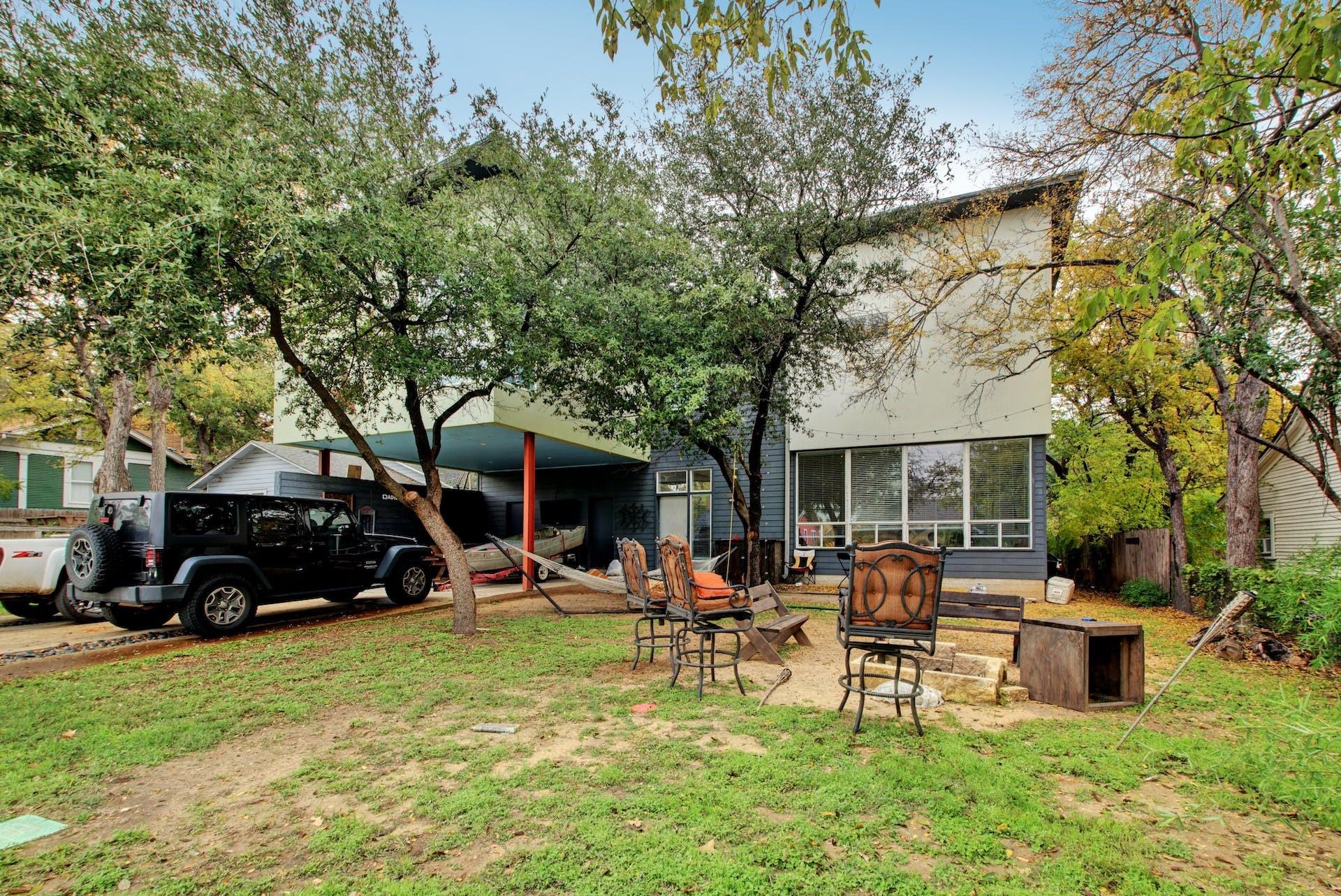 616 W 35th St #b Property Photo 3