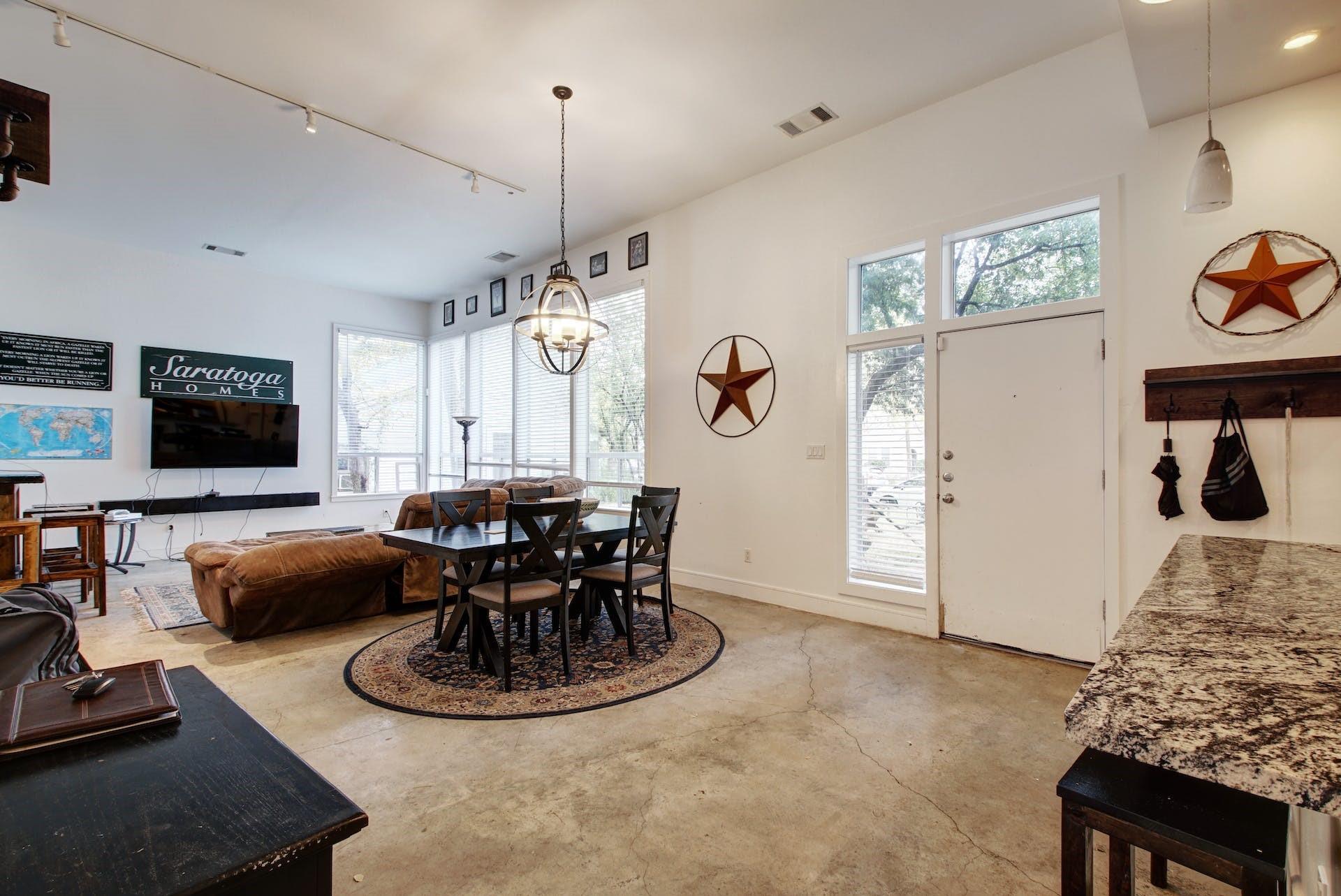 616 W 35th St #b Property Photo 8