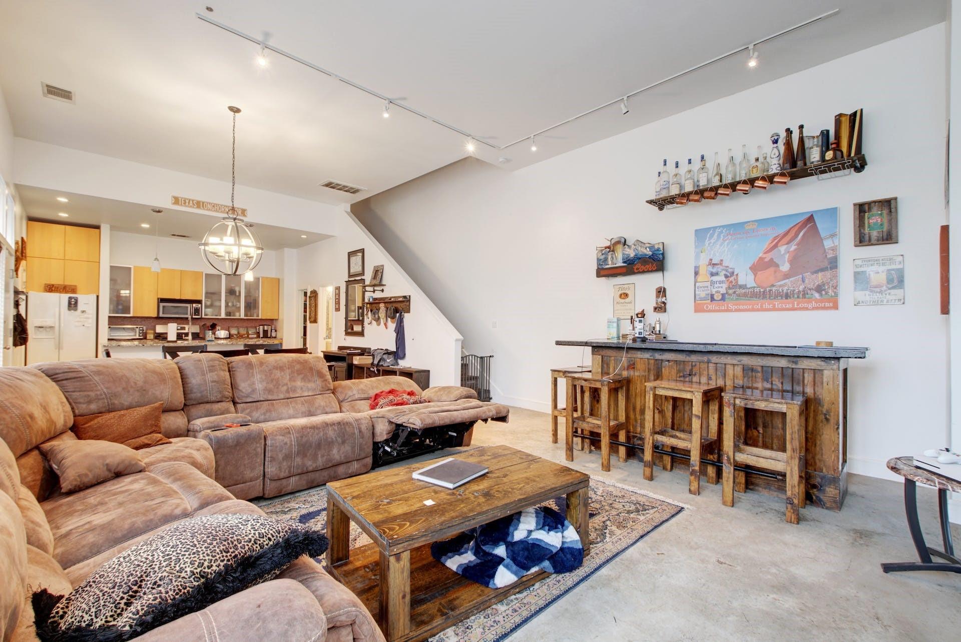 616 W 35th St #b Property Photo 10