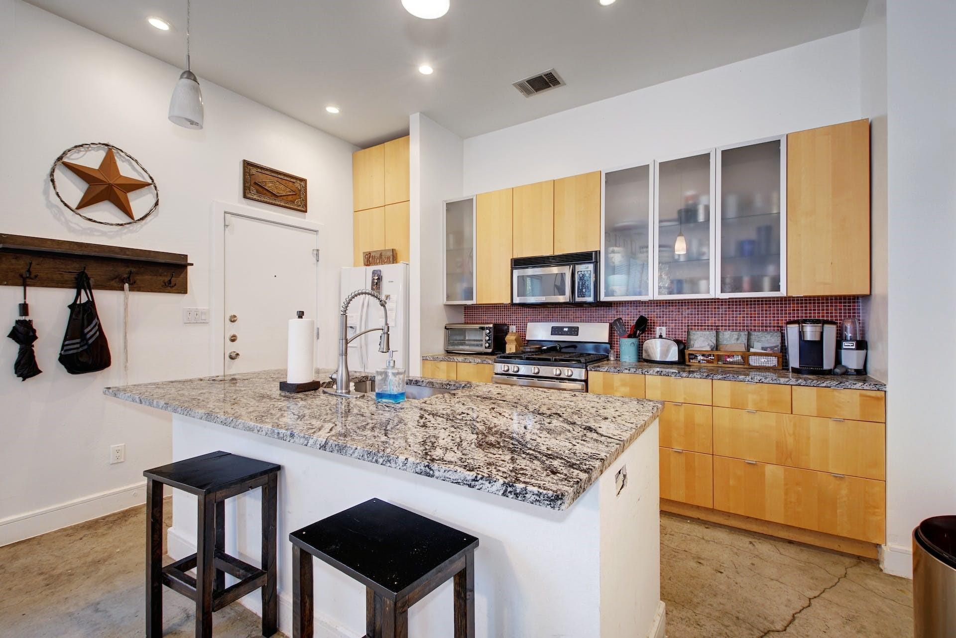 616 W 35th St #b Property Photo 14
