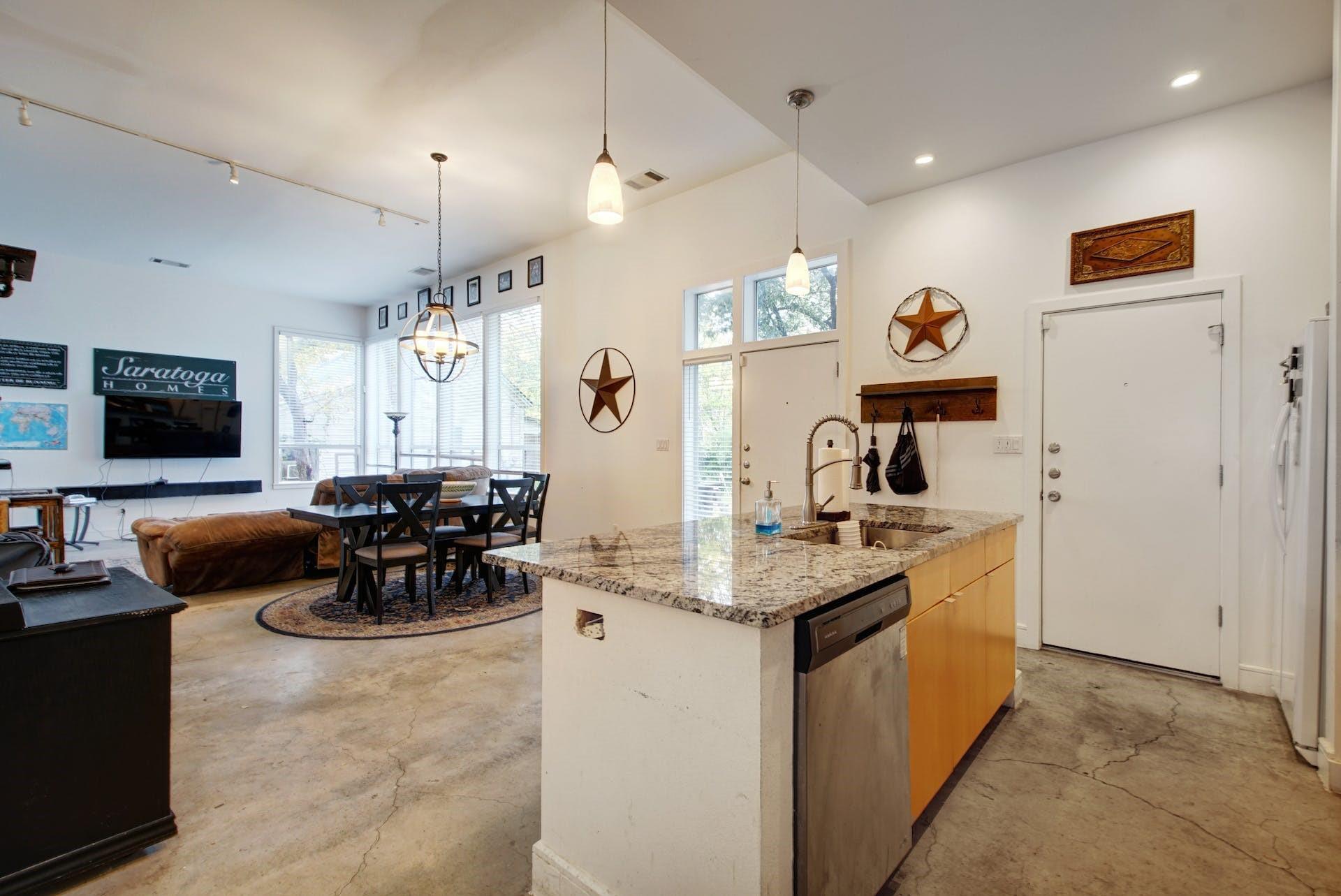 616 W 35th St #b Property Photo 15
