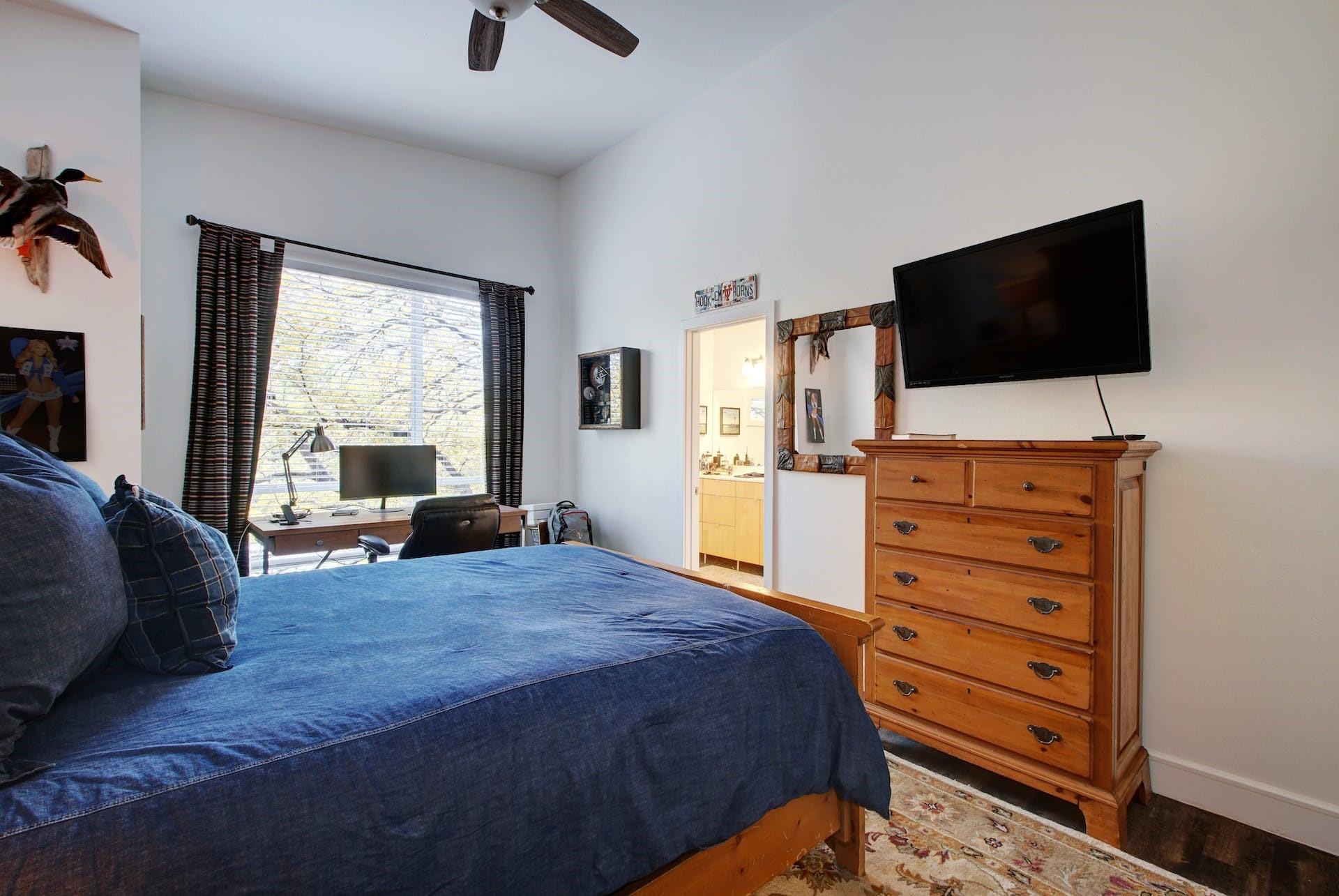 616 W 35th St #b Property Photo 22