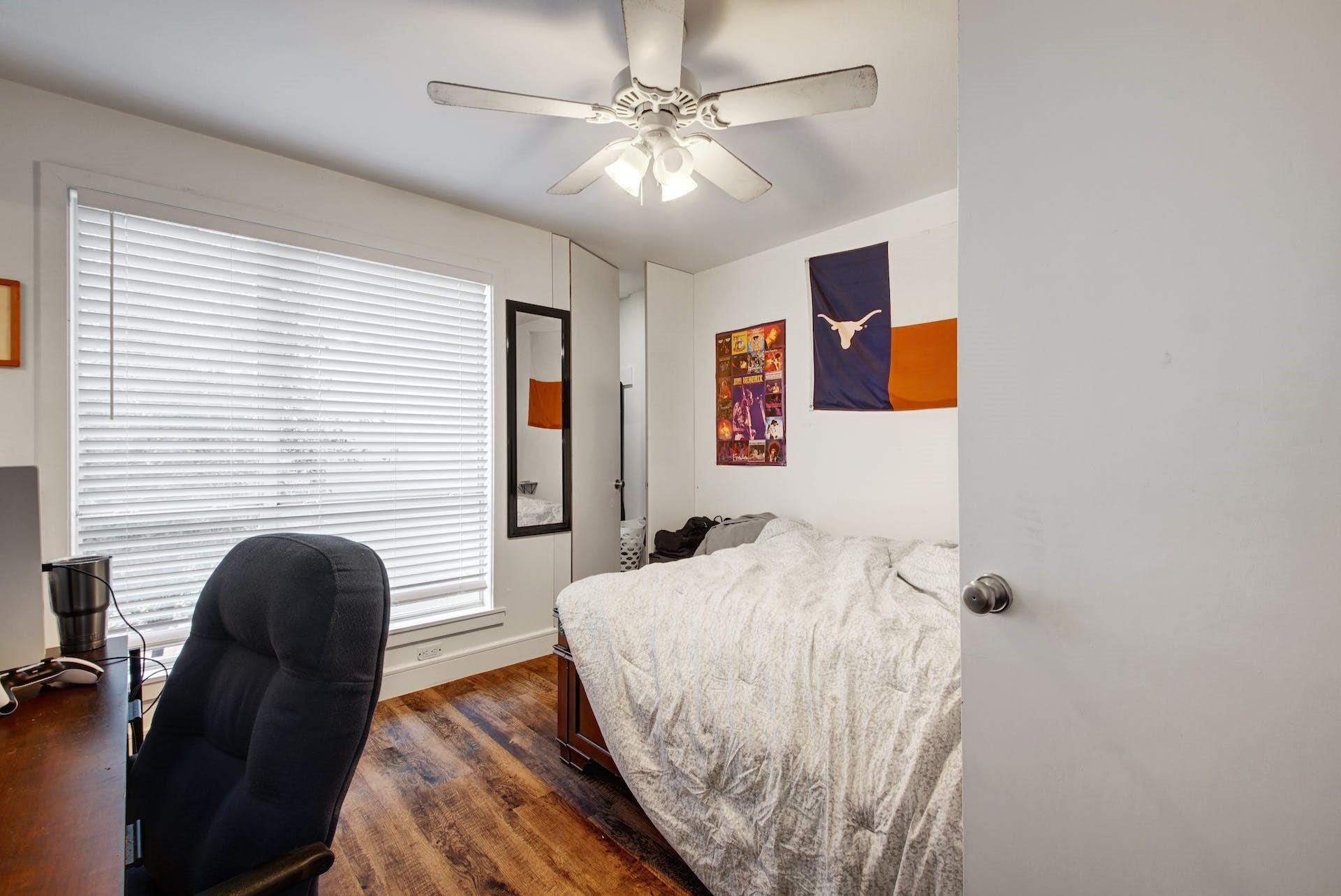 616 W 35th St #b Property Photo 23