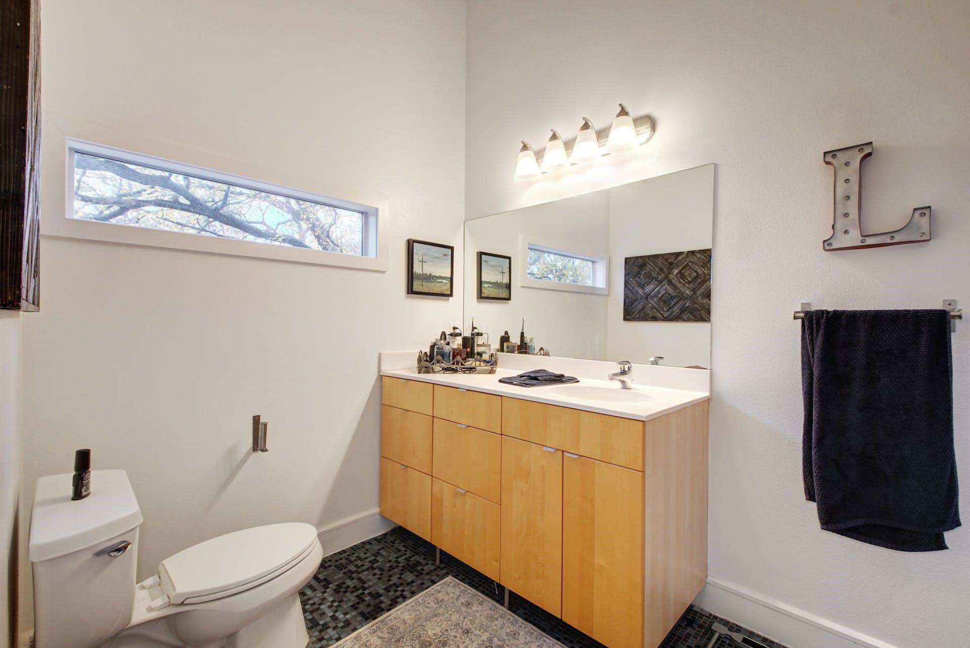 616 W 35th St #b Property Photo 24