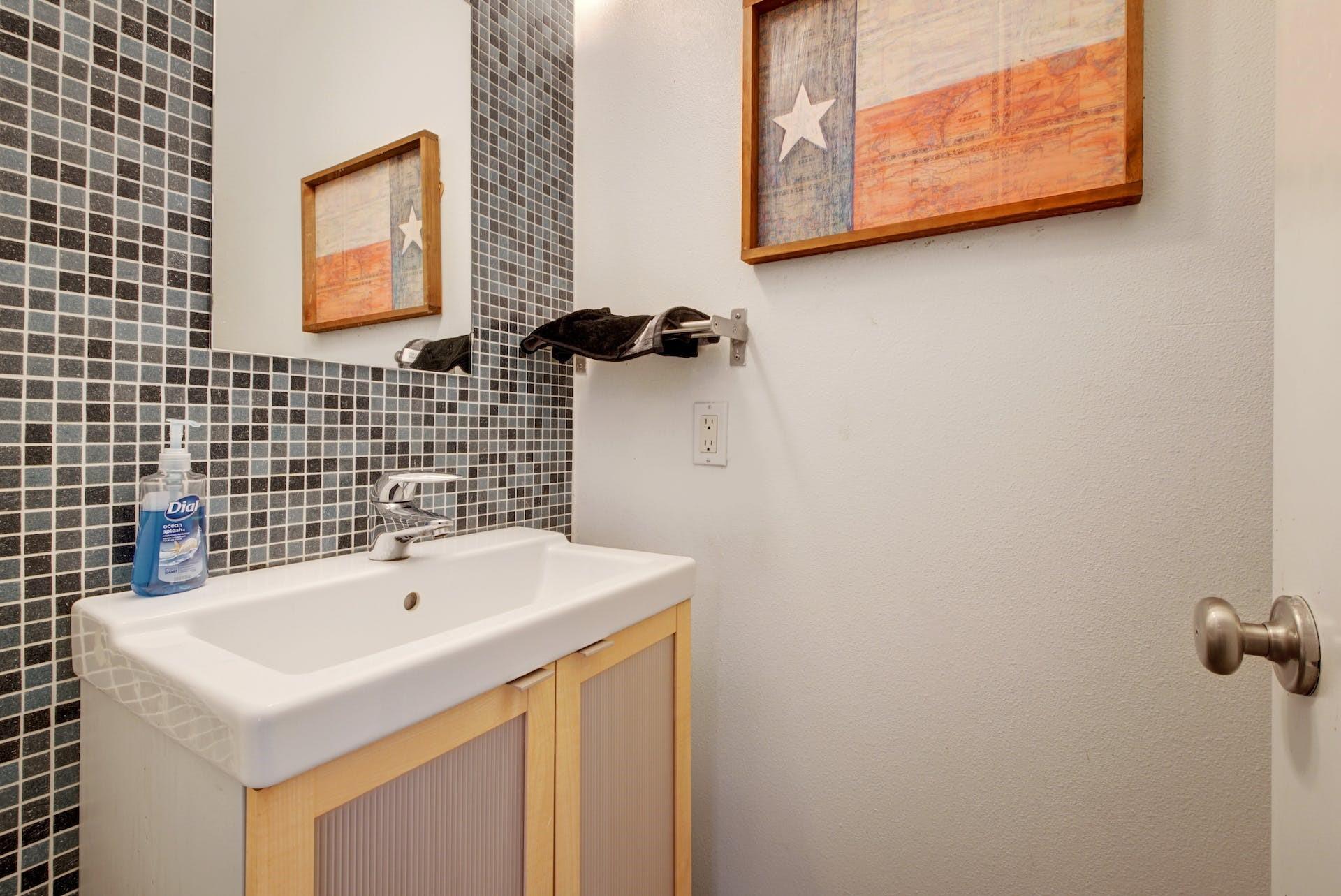 616 W 35th St #b Property Photo 28