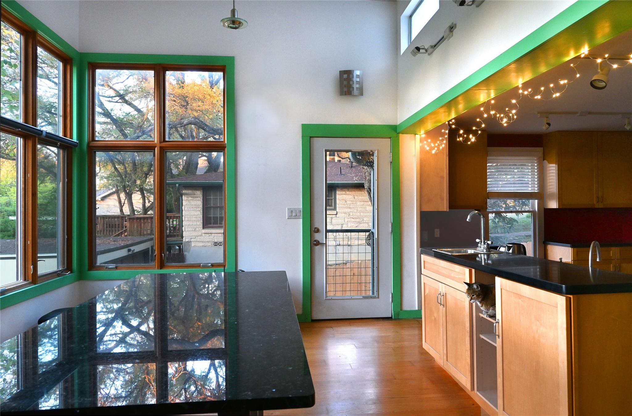 4708 Shoalwood Ave Property Photo 6