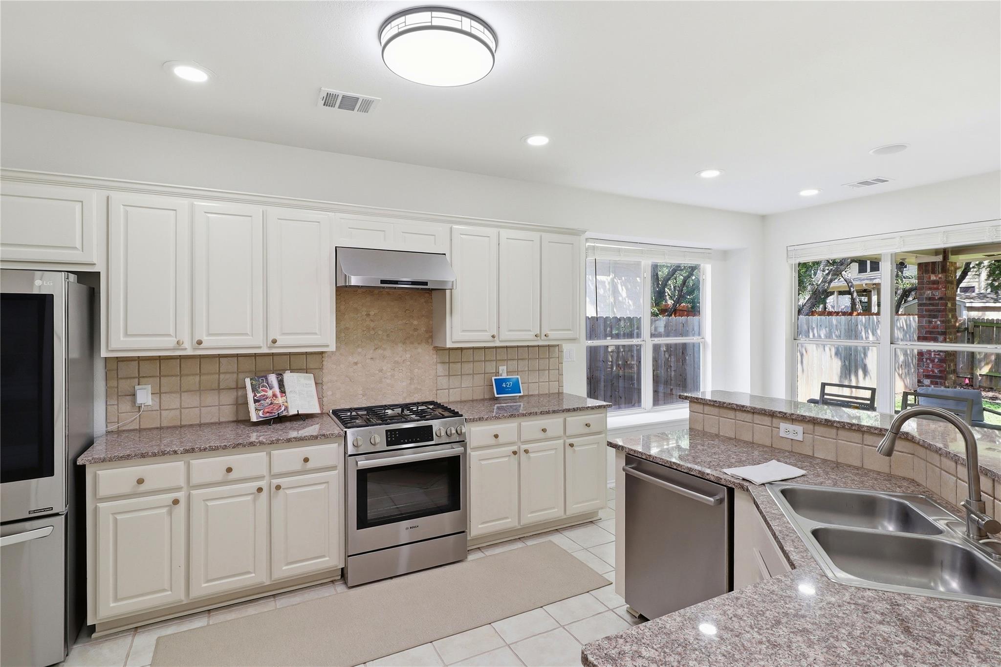 3207 Misty Oaks Way Property Photo 11