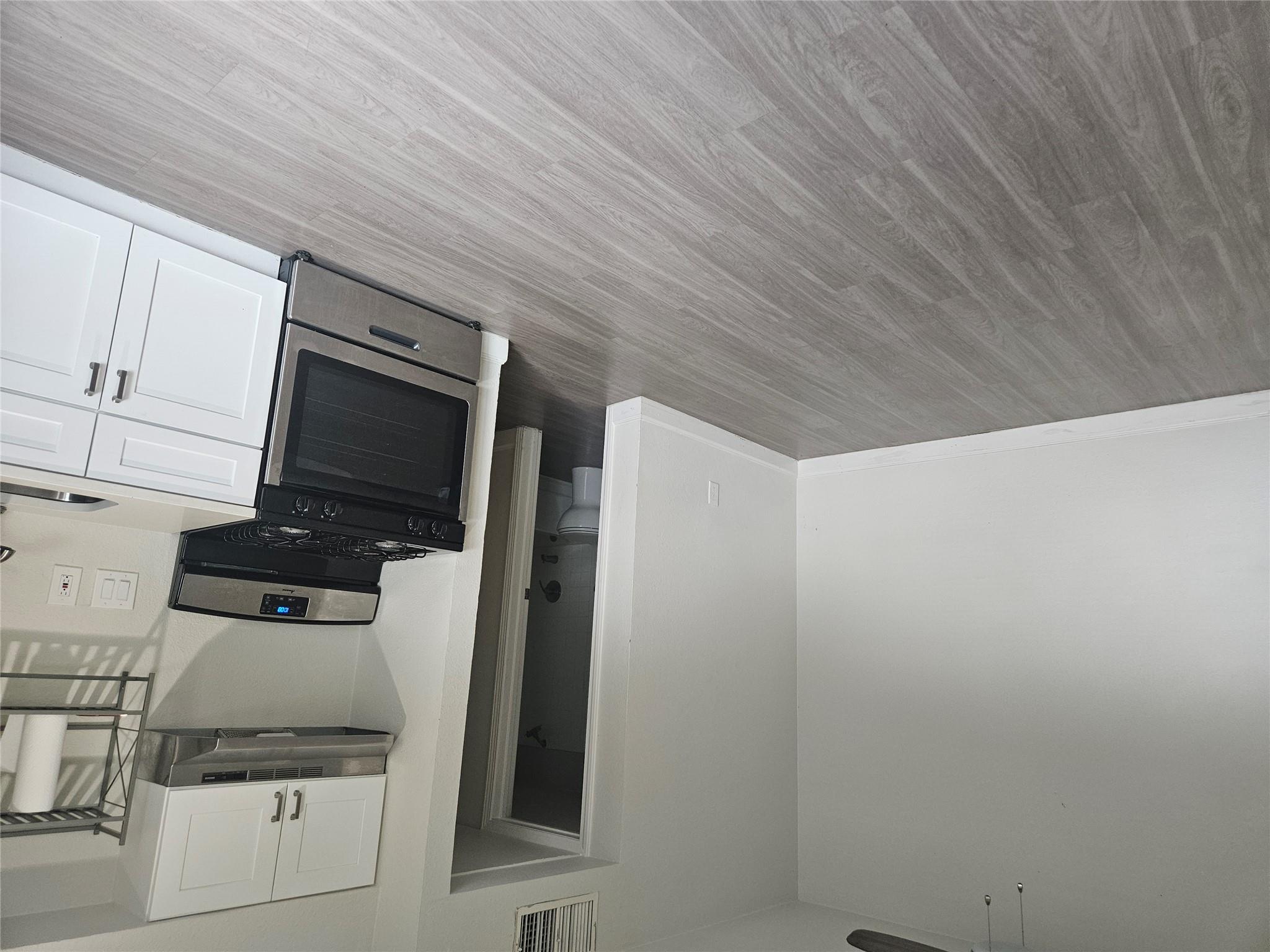 308 Erby Ave #c Property Photo 2