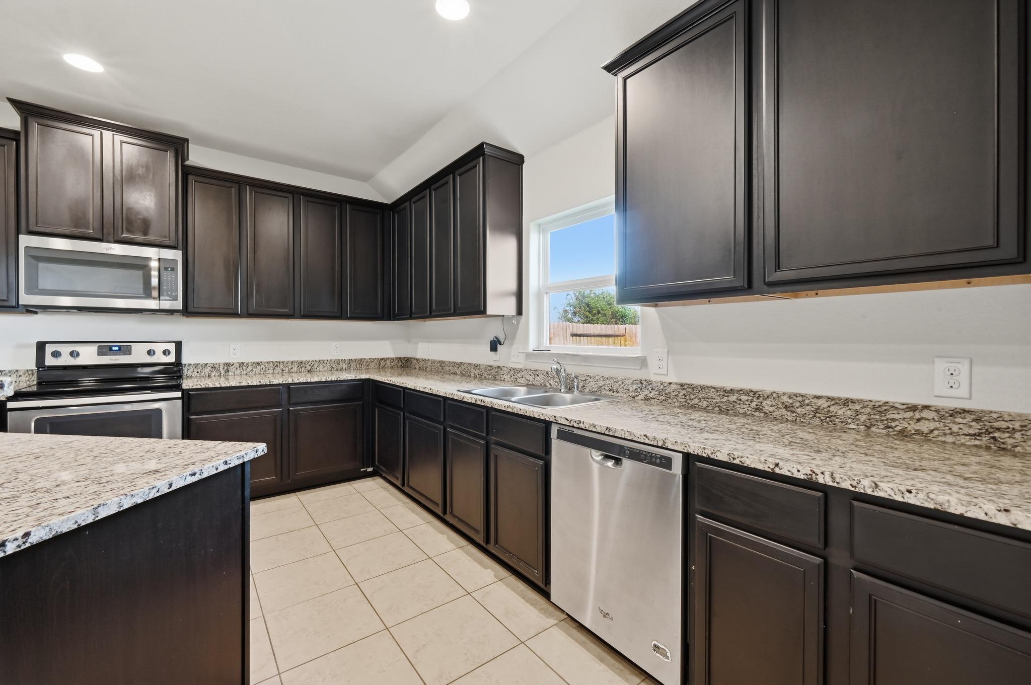 1216 Violet Ln Property Photo 6