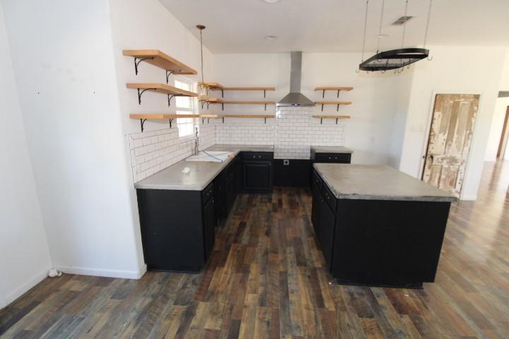 536 E Third St Property Photo 7