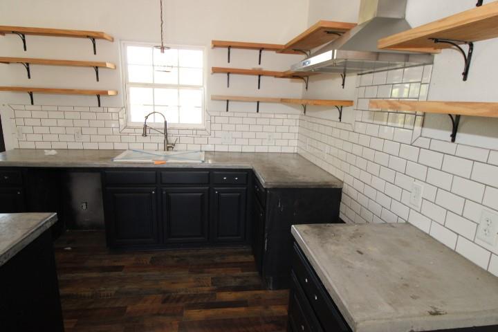 536 E Third St Property Photo 8