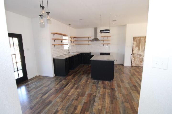 536 E Third St Property Photo 9