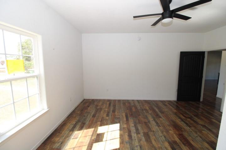 536 E Third St Property Photo 10