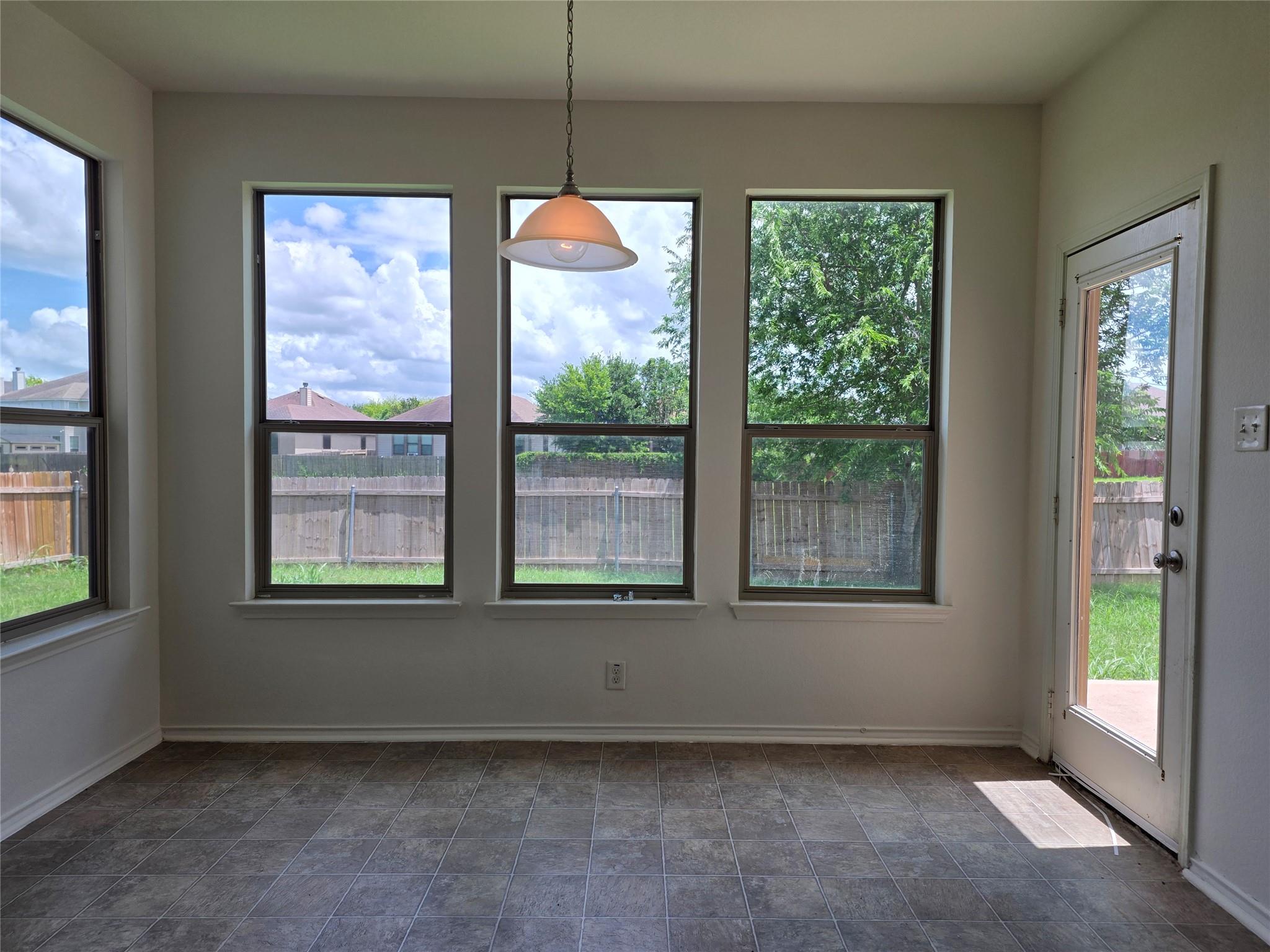 160 Mistletoe Ln Property Photo 9