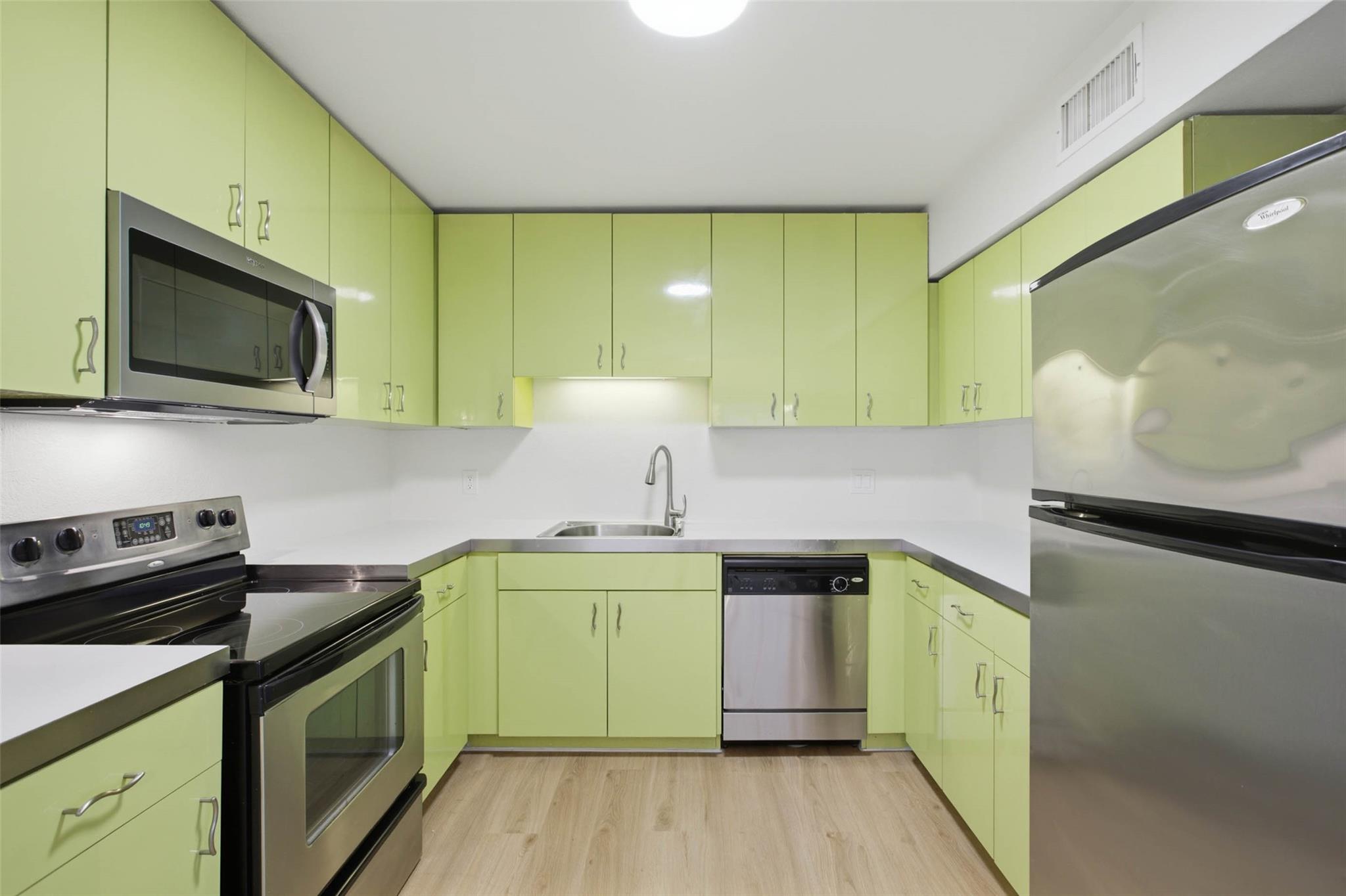 300 Crockett St #119 Property Photo 6