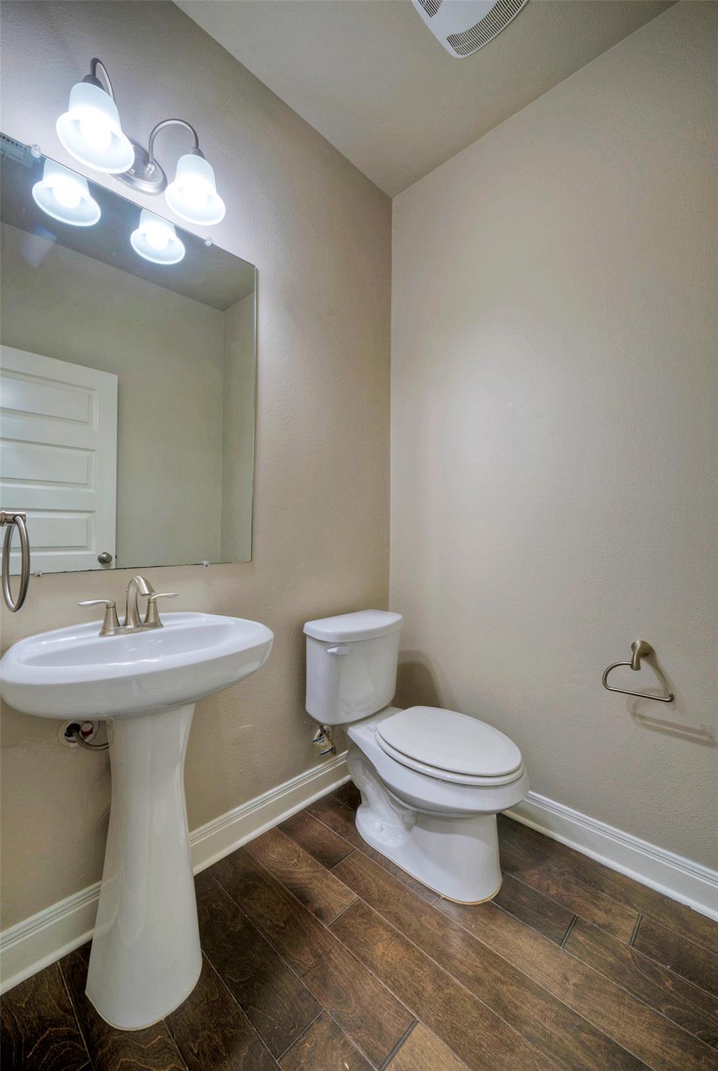 700 Applewood Dr Dr C Property Photo 6