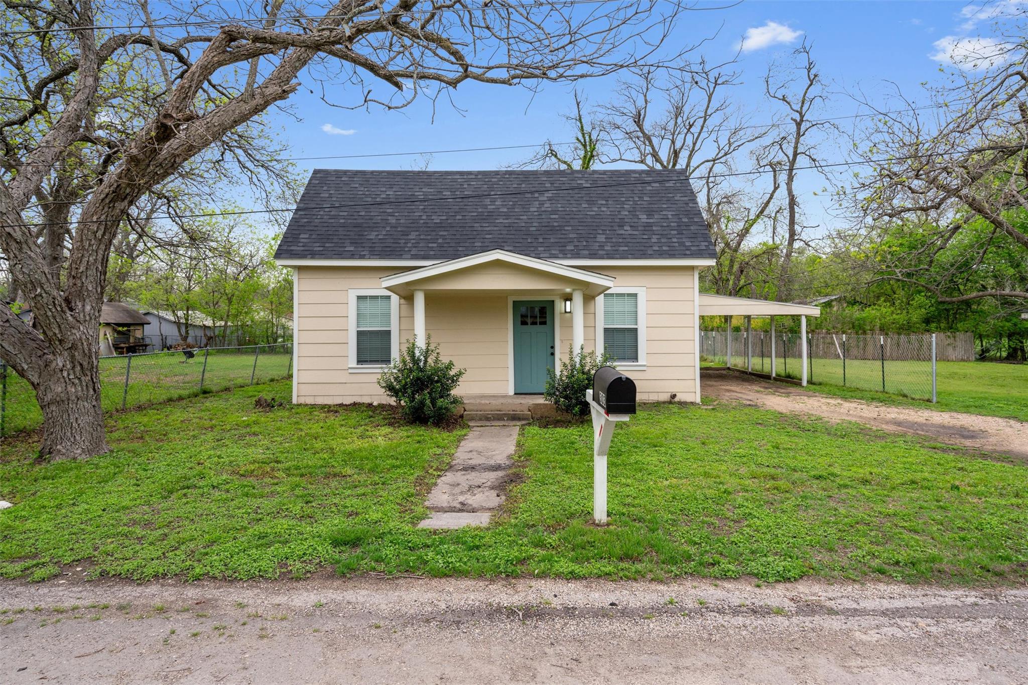 303 Cedar St Property Photo 1