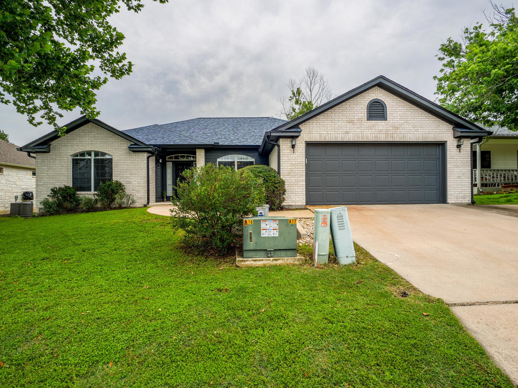 408 Spyglass St Property Photo 3