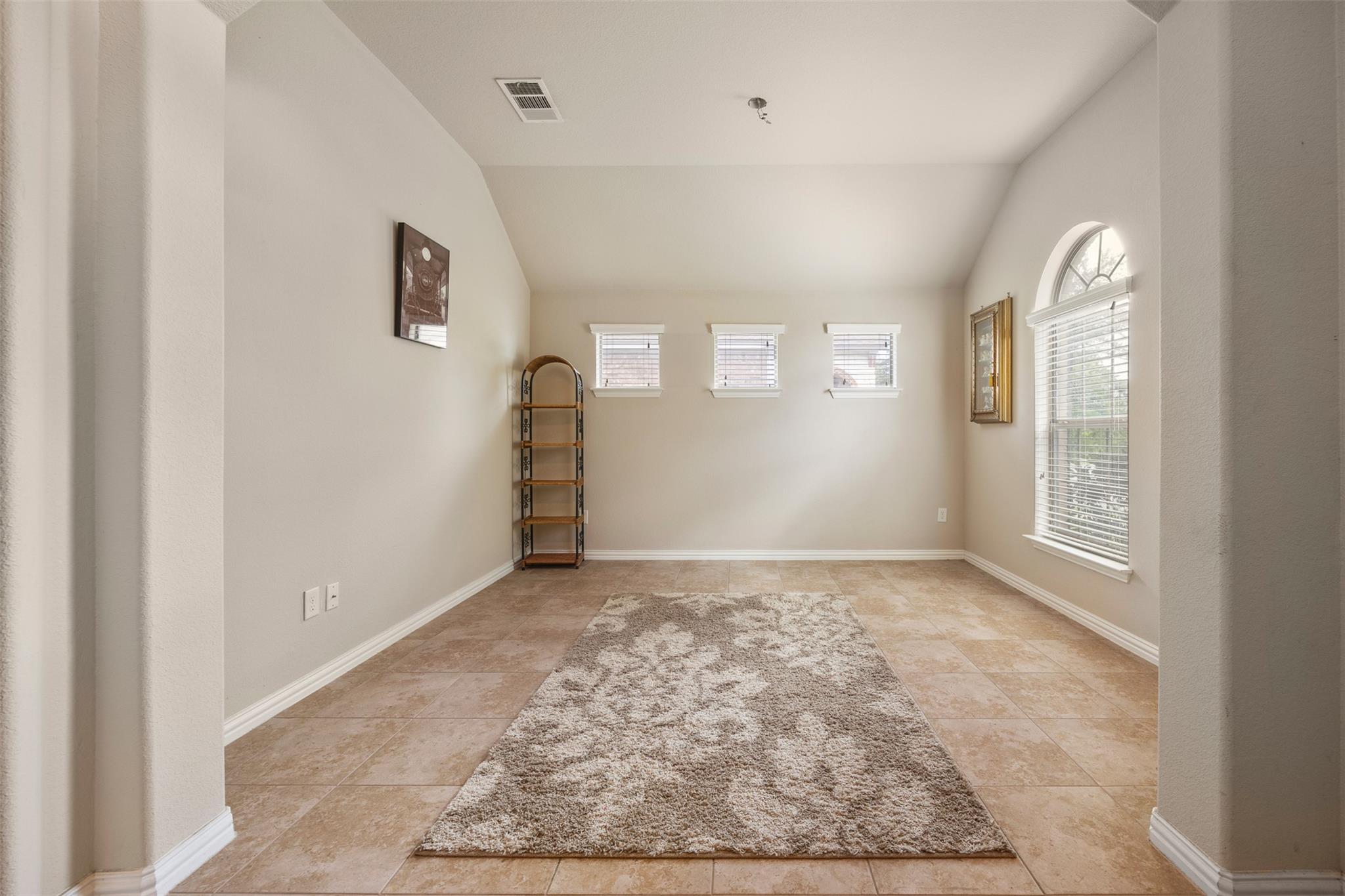 258 Snow Owl Holw Property Photo 5