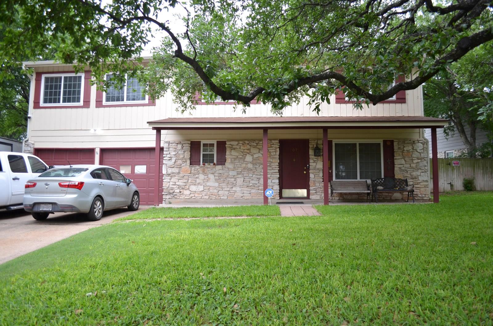 907 Pepperell Ct Property Photo 3