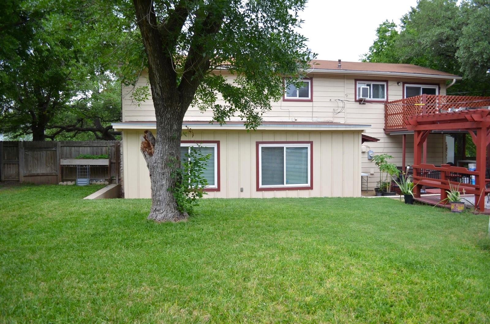 907 Pepperell Ct Property Photo 6