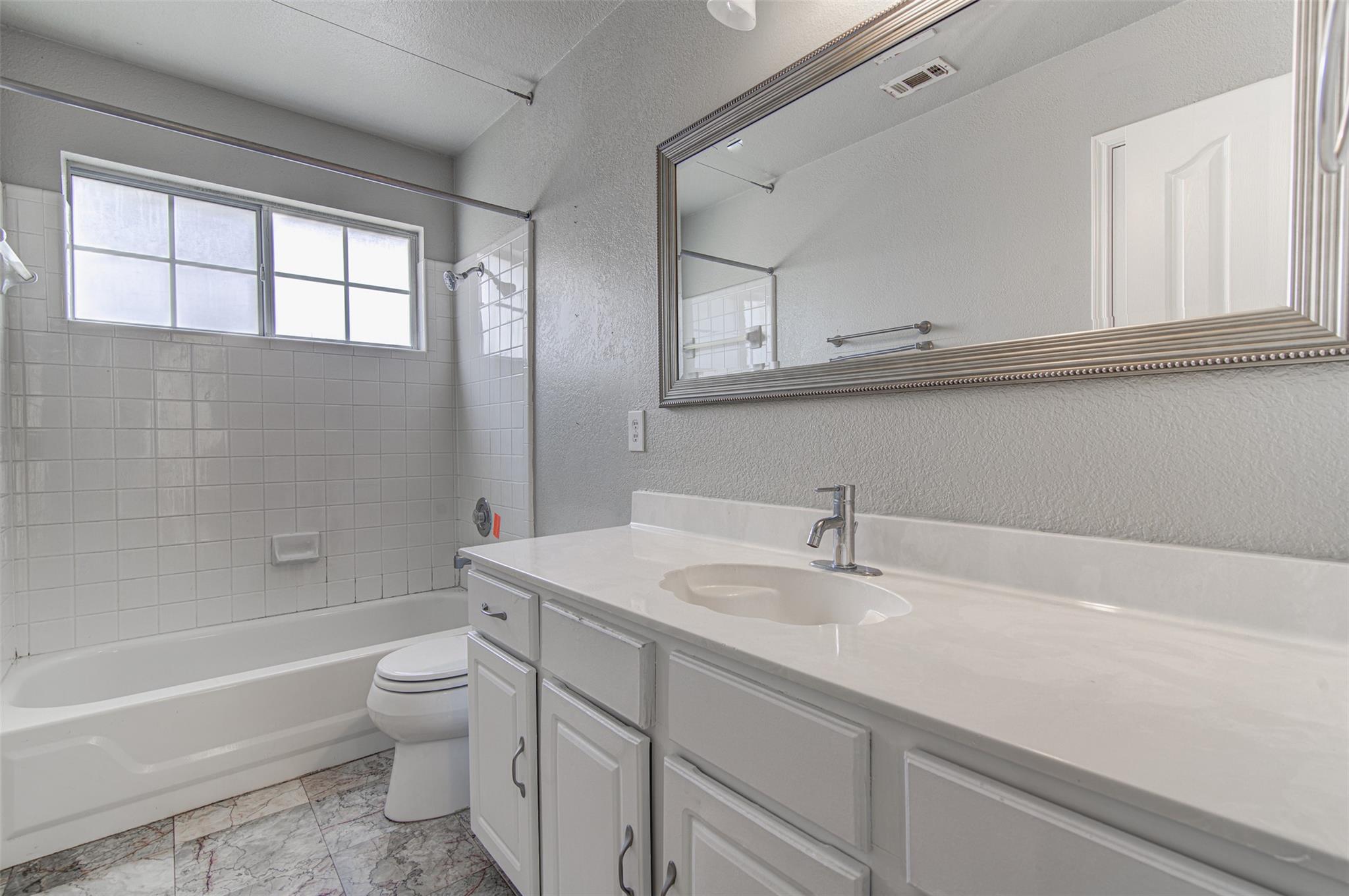 1717 Apache Trl Property Photo 8