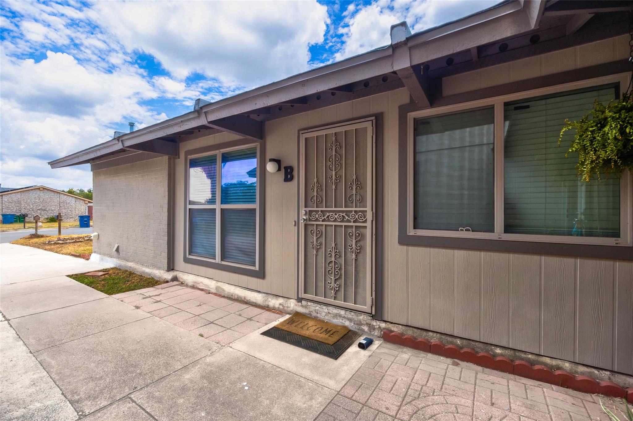 9415 Quail Meadow Dr Property Photo 2