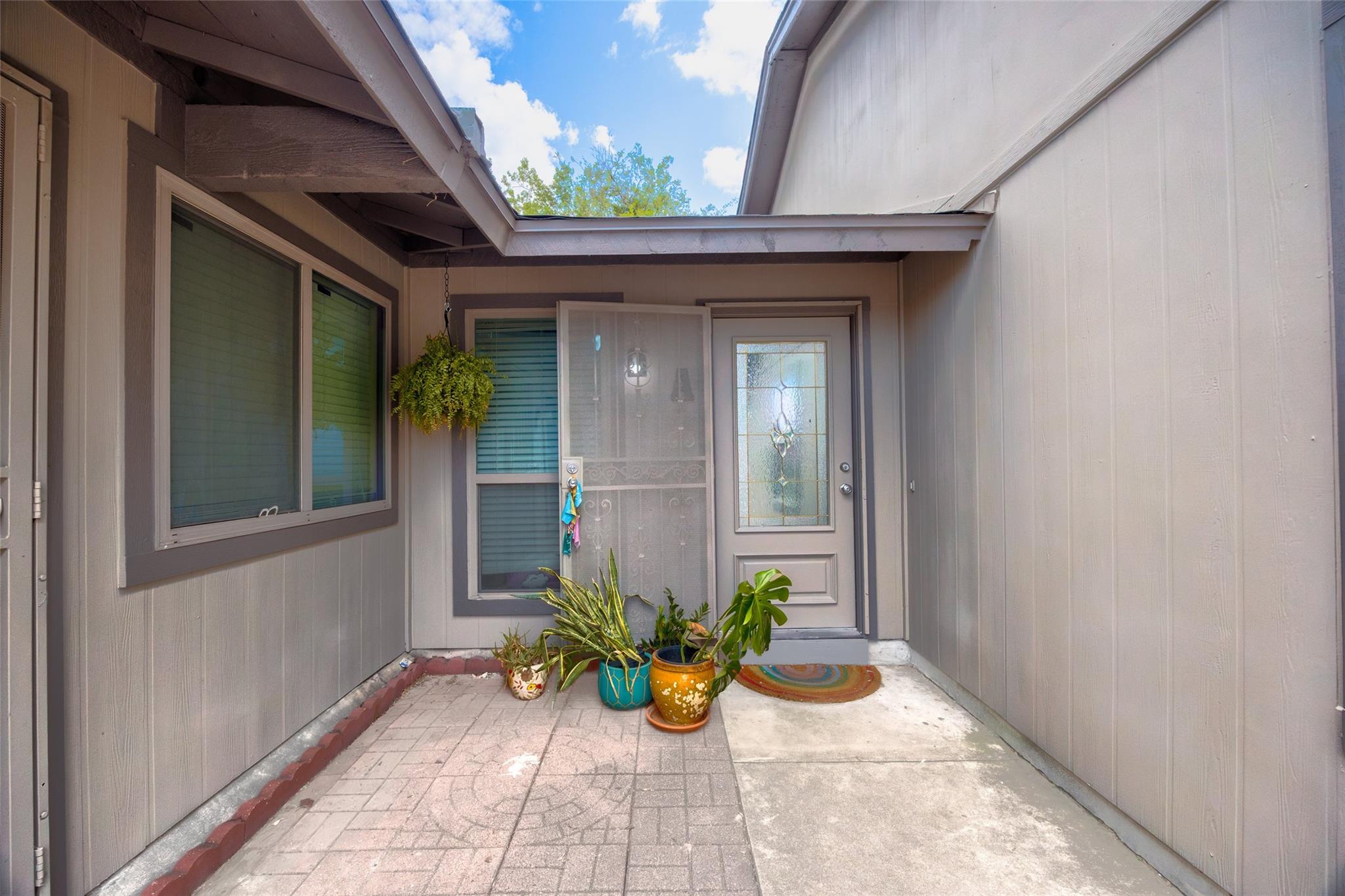 9415 Quail Meadow Dr Property Photo 3